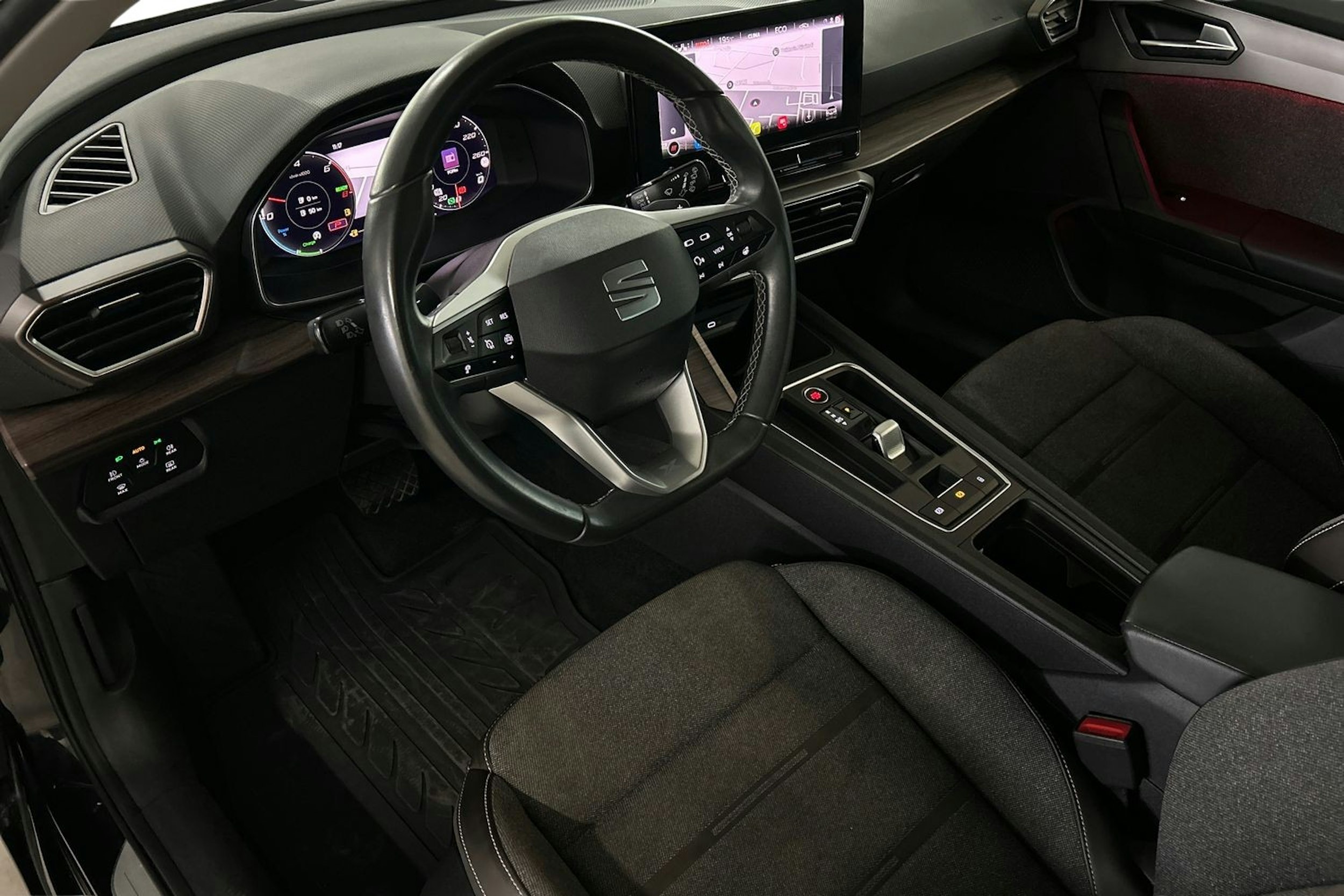 musta SEAT Leon Sportstourer 2021 kuva 7.