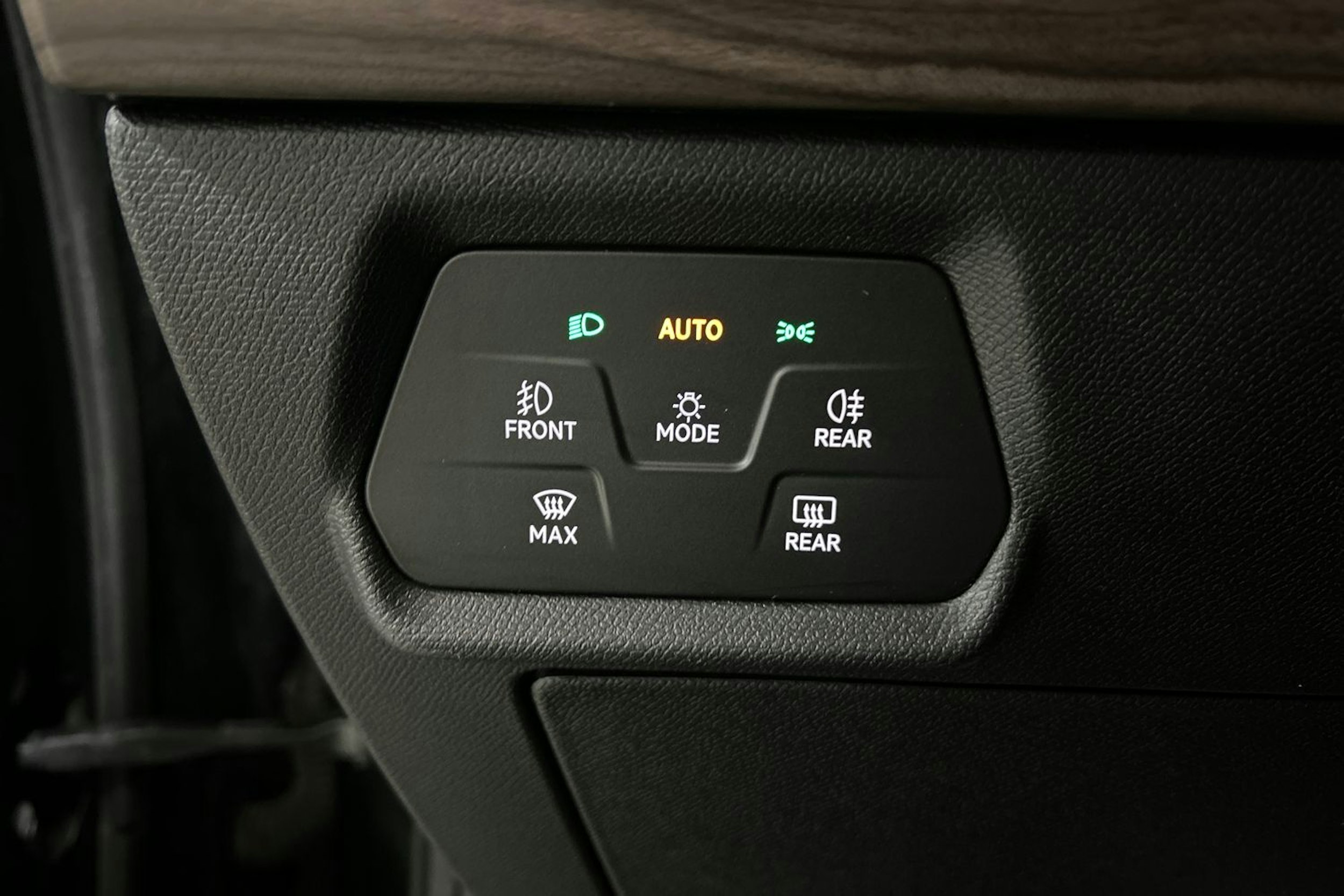 musta SEAT Leon Sportstourer 2021 kuva 20.