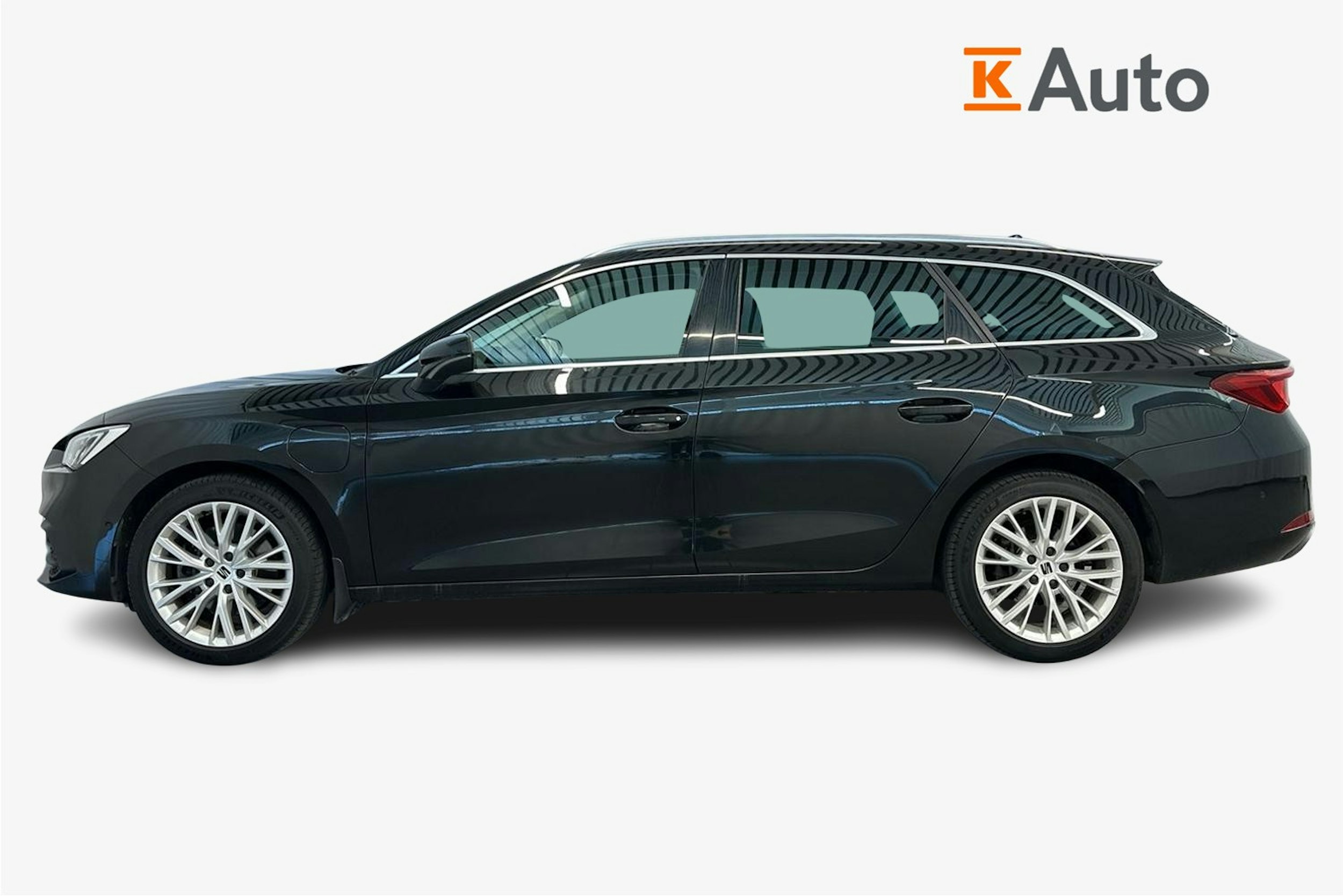 musta SEAT Leon 2021 kuva 6.
