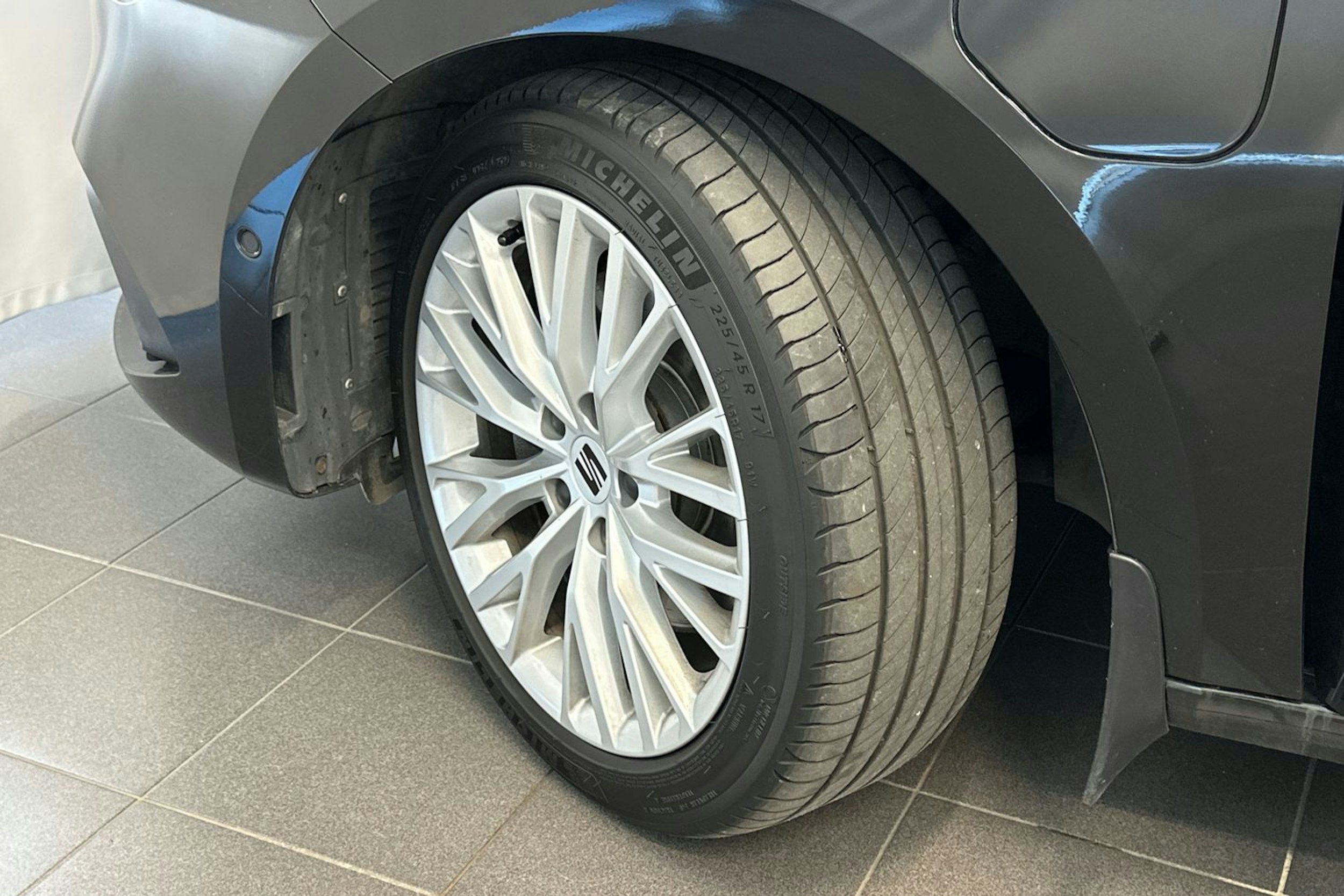 musta SEAT Leon 2021 kuva 13.