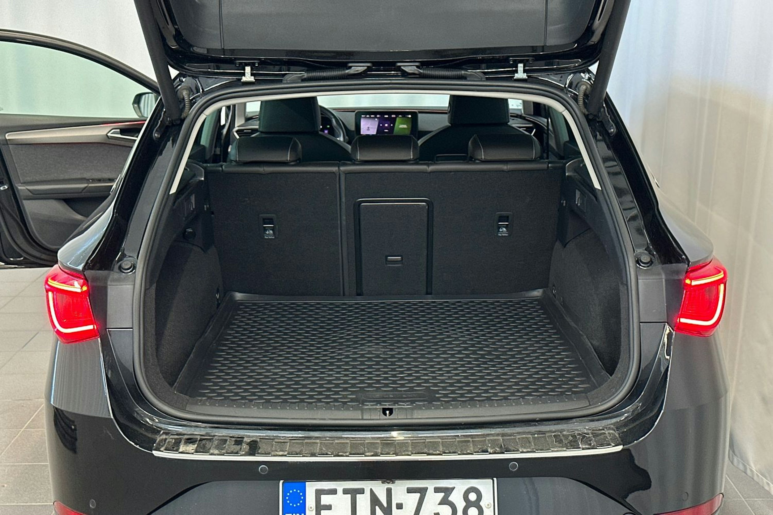 musta SEAT Leon 2021 kuva 16.