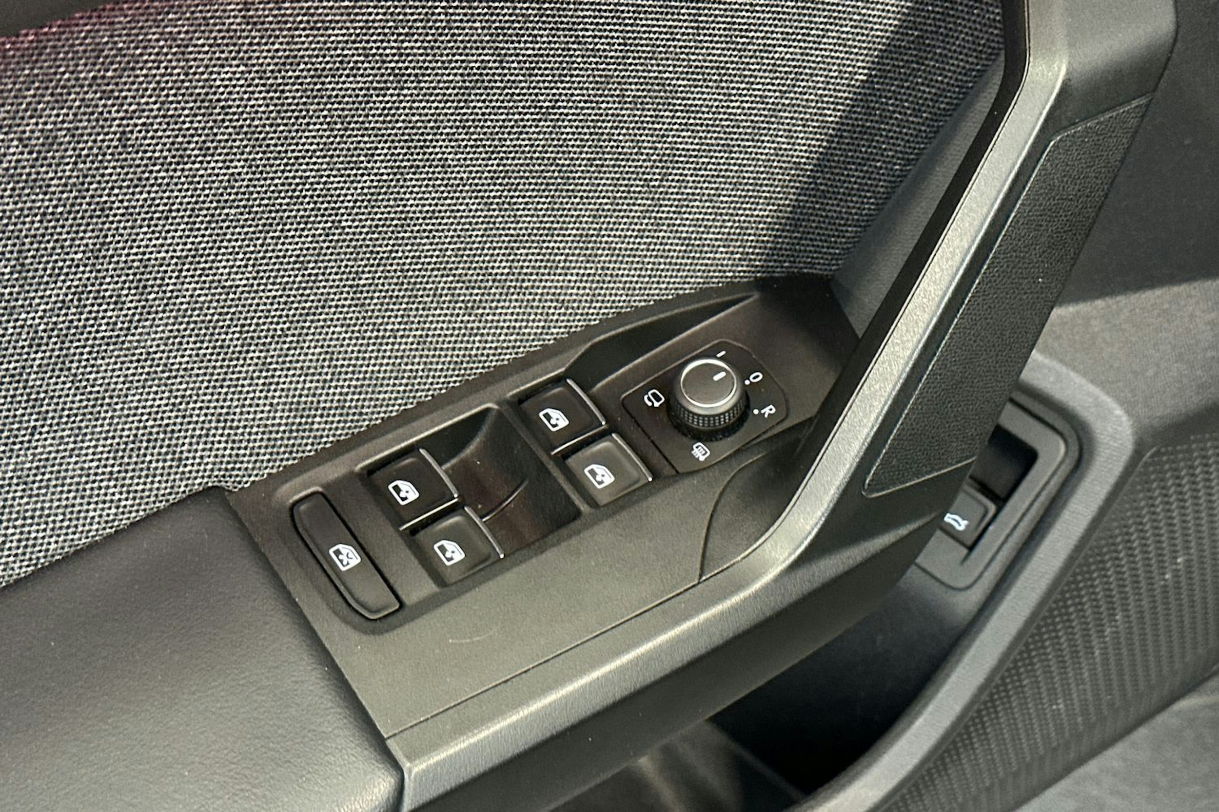 musta SEAT Leon 2021 kuva 18.