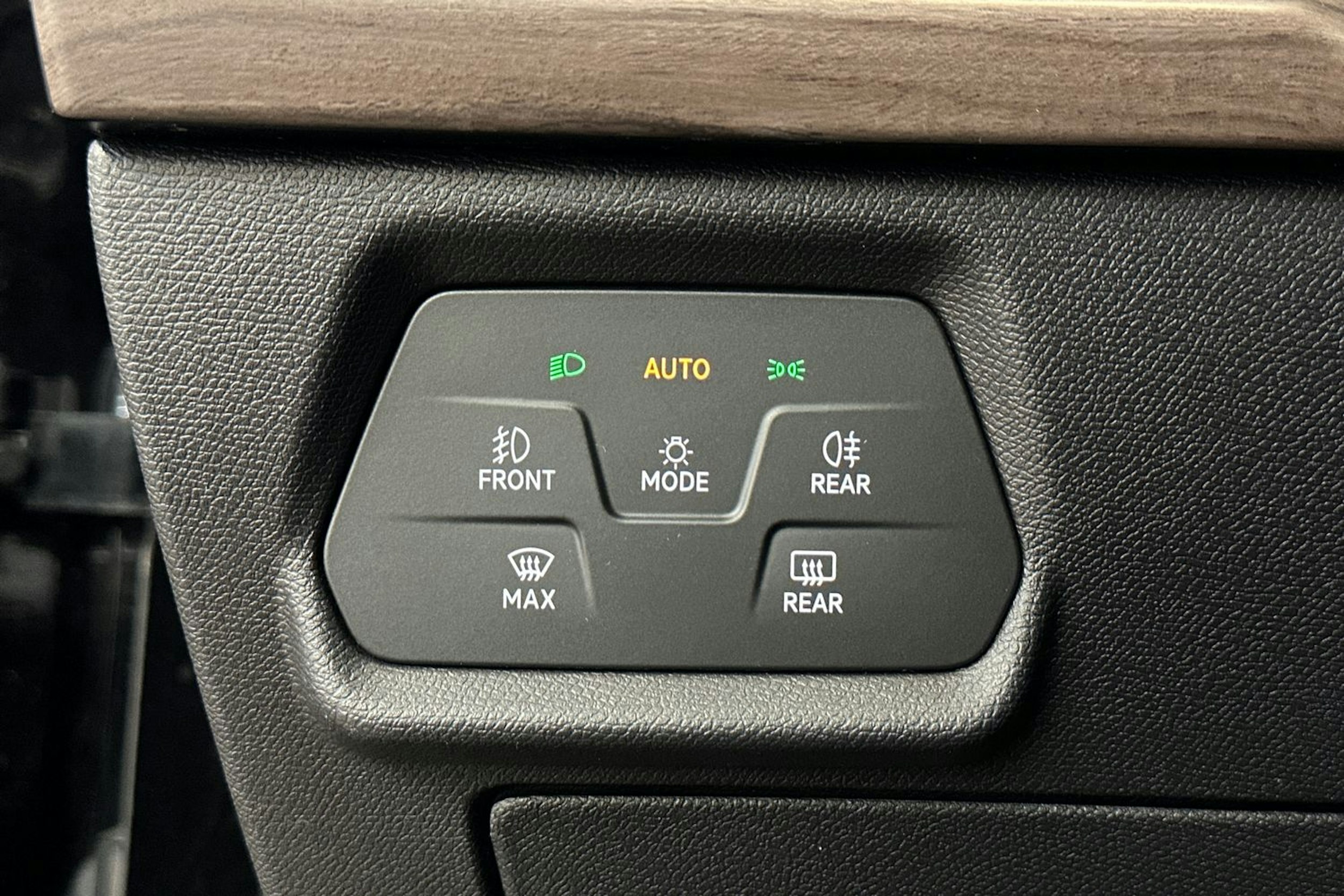 musta SEAT Leon 2021 kuva 19.