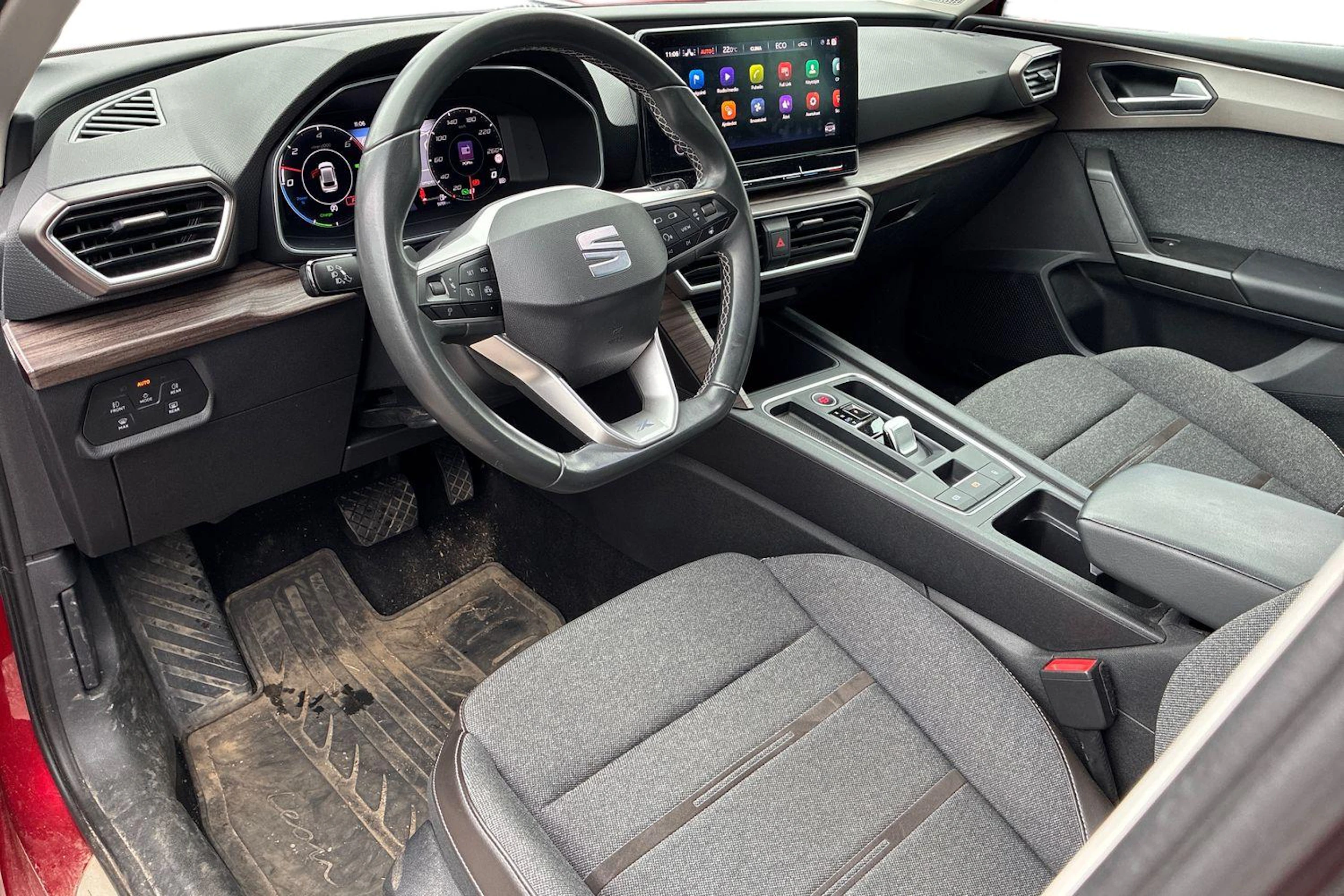 punainen SEAT Leon 2021 kuva 3.