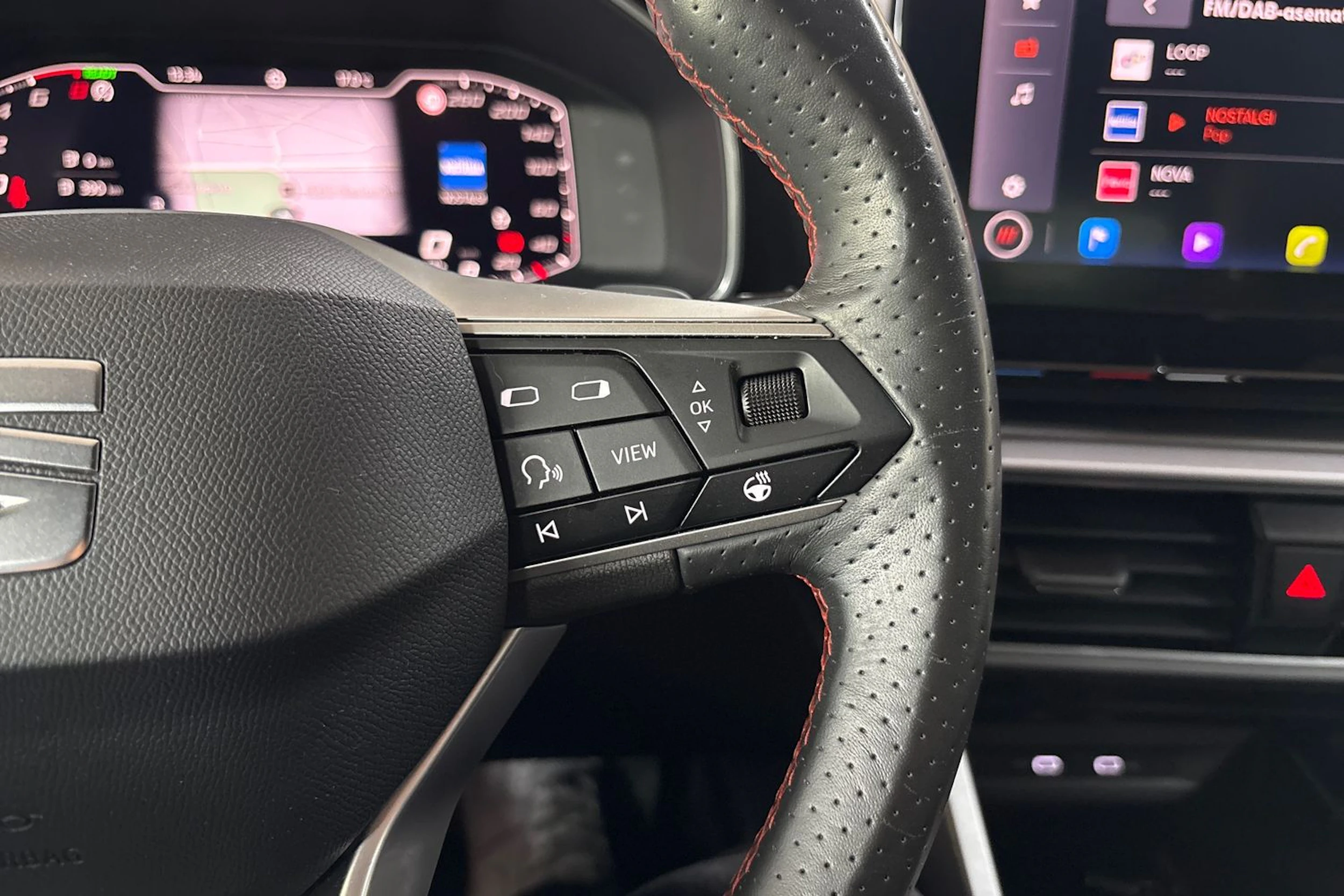 Punainen SEAT LEON 2021 kuva 14.