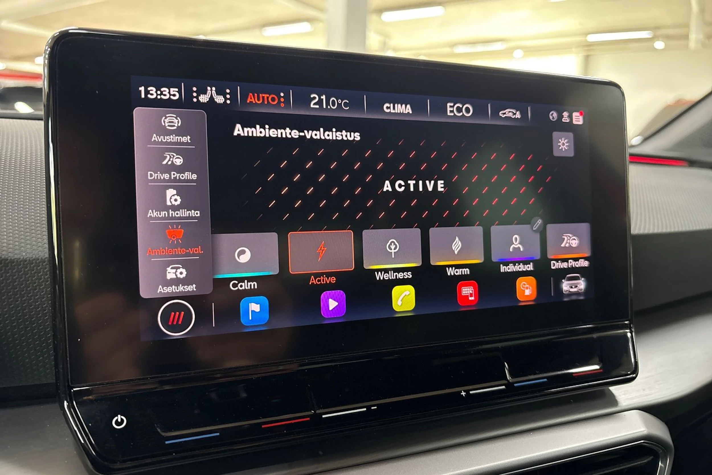 Punainen SEAT LEON 2021 kuva 17.