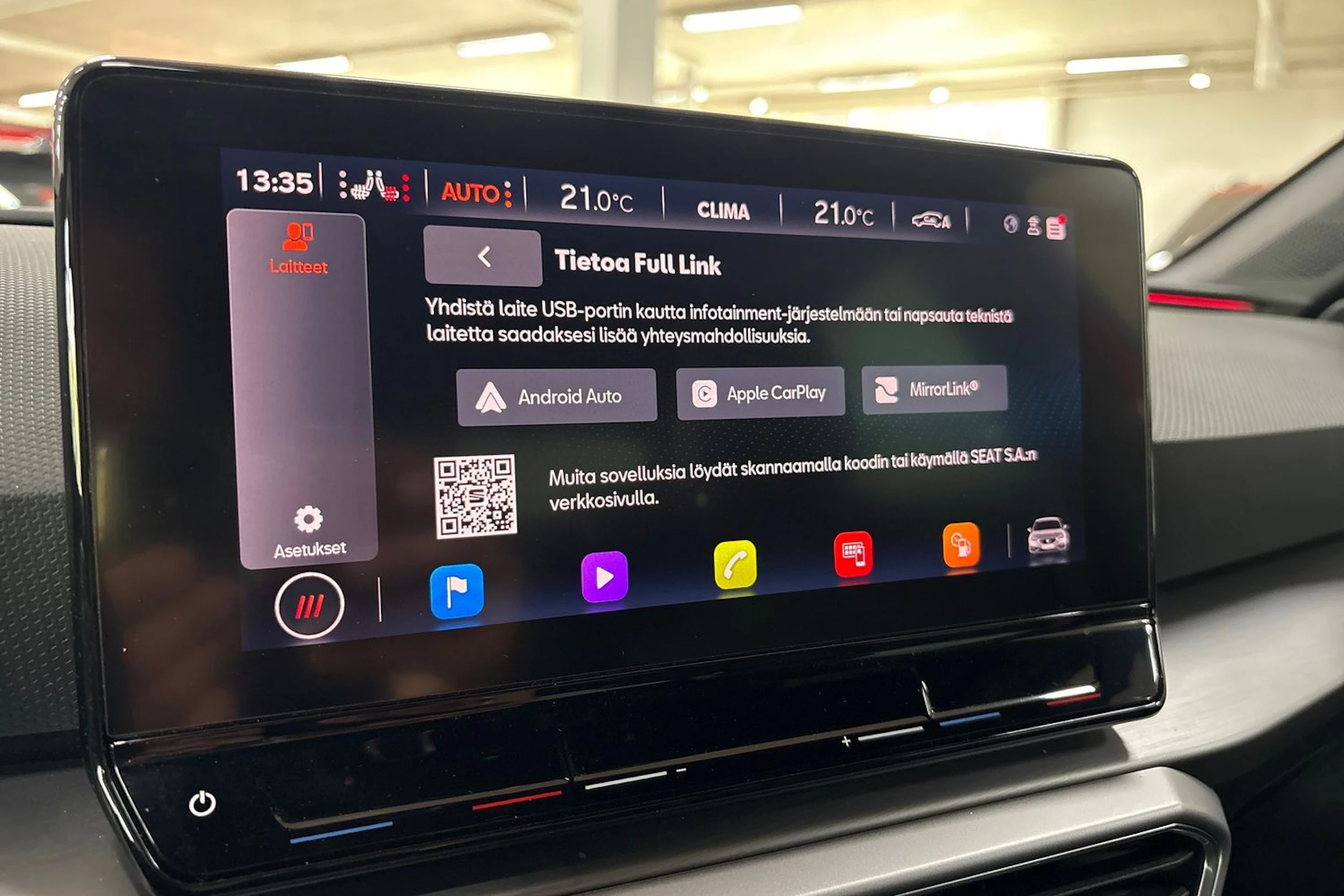 Punainen SEAT LEON 2021 kuva 18.