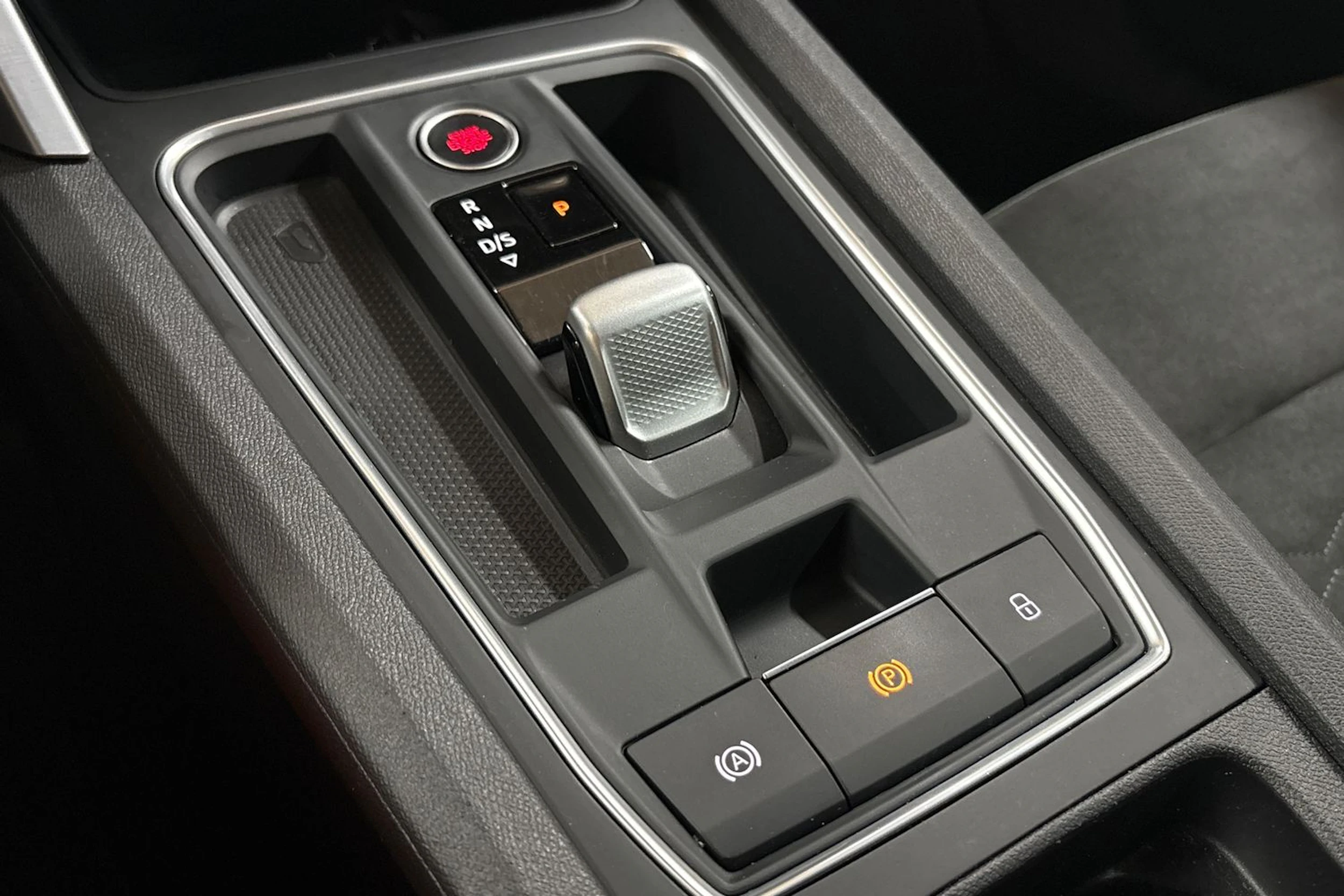 Punainen SEAT LEON 2021 kuva 20.