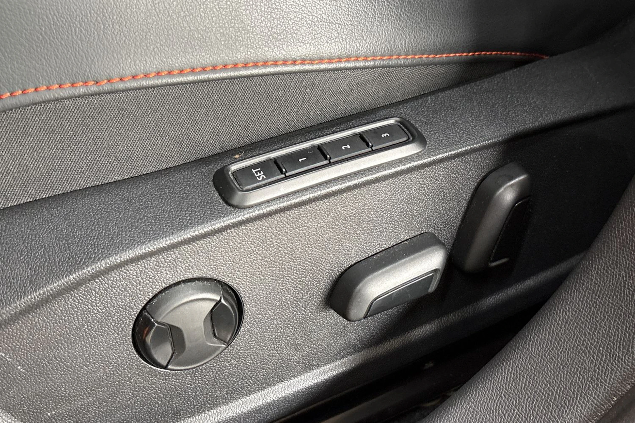 Punainen SEAT LEON 2021 kuva 22.