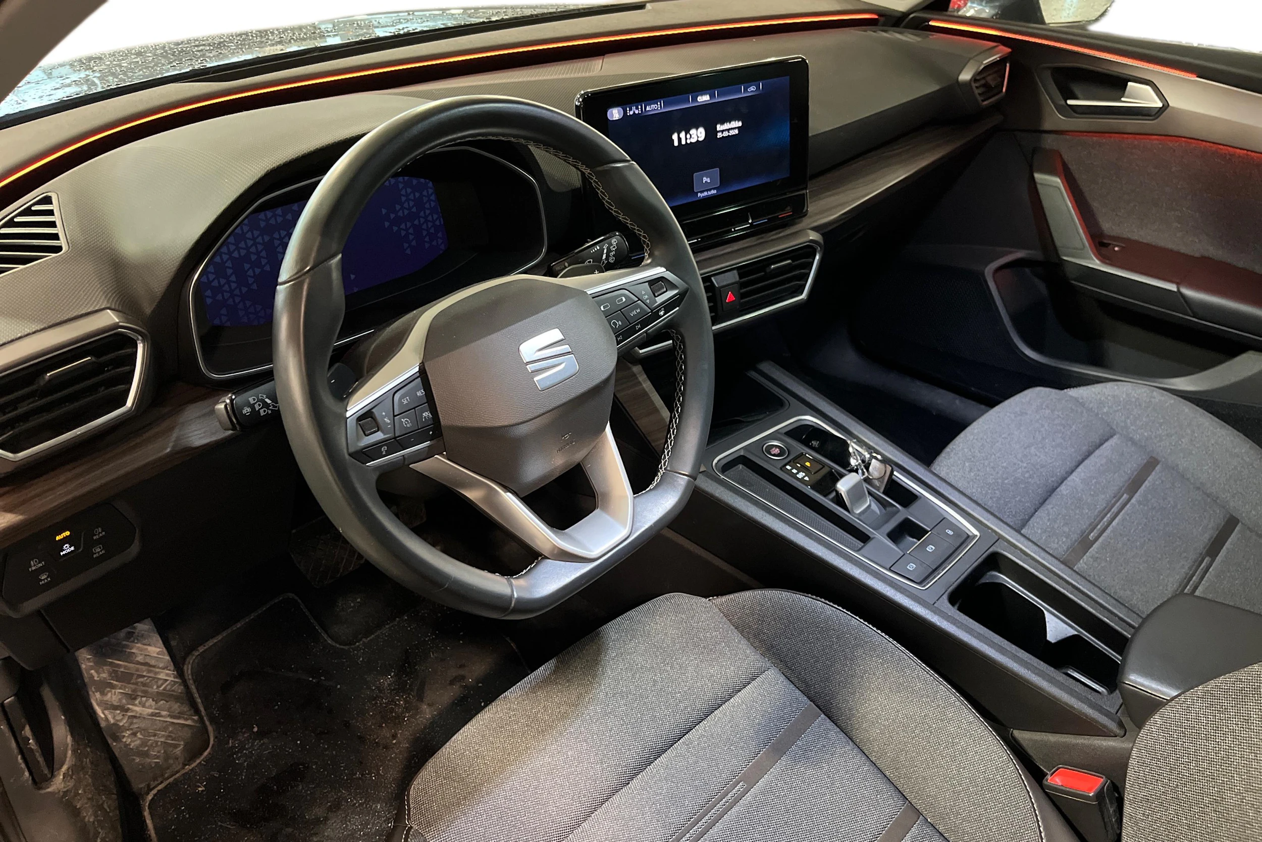 harmaa SEAT Leon 2021 kuva 3.