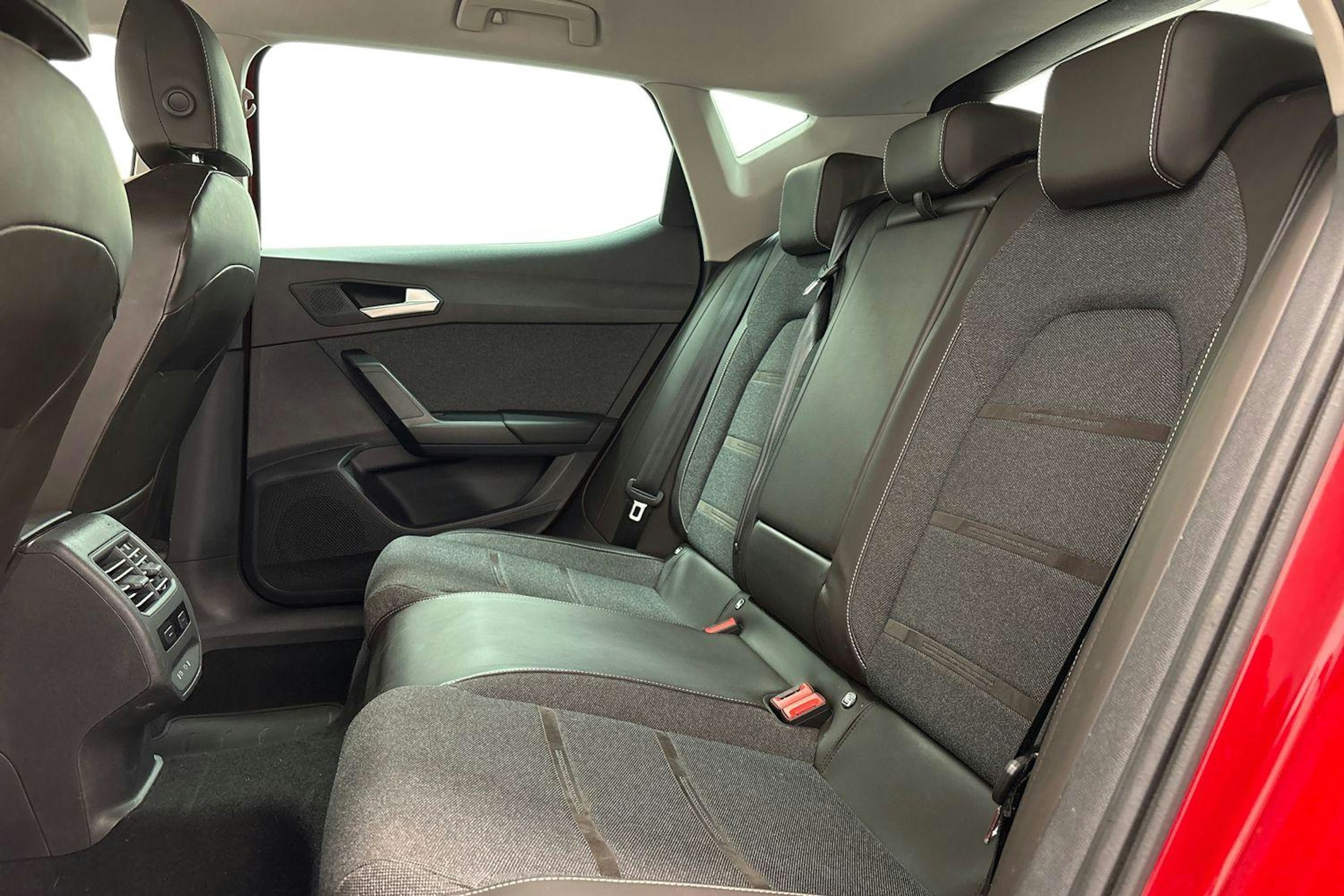 punainen SEAT Leon 2021 kuva 10.