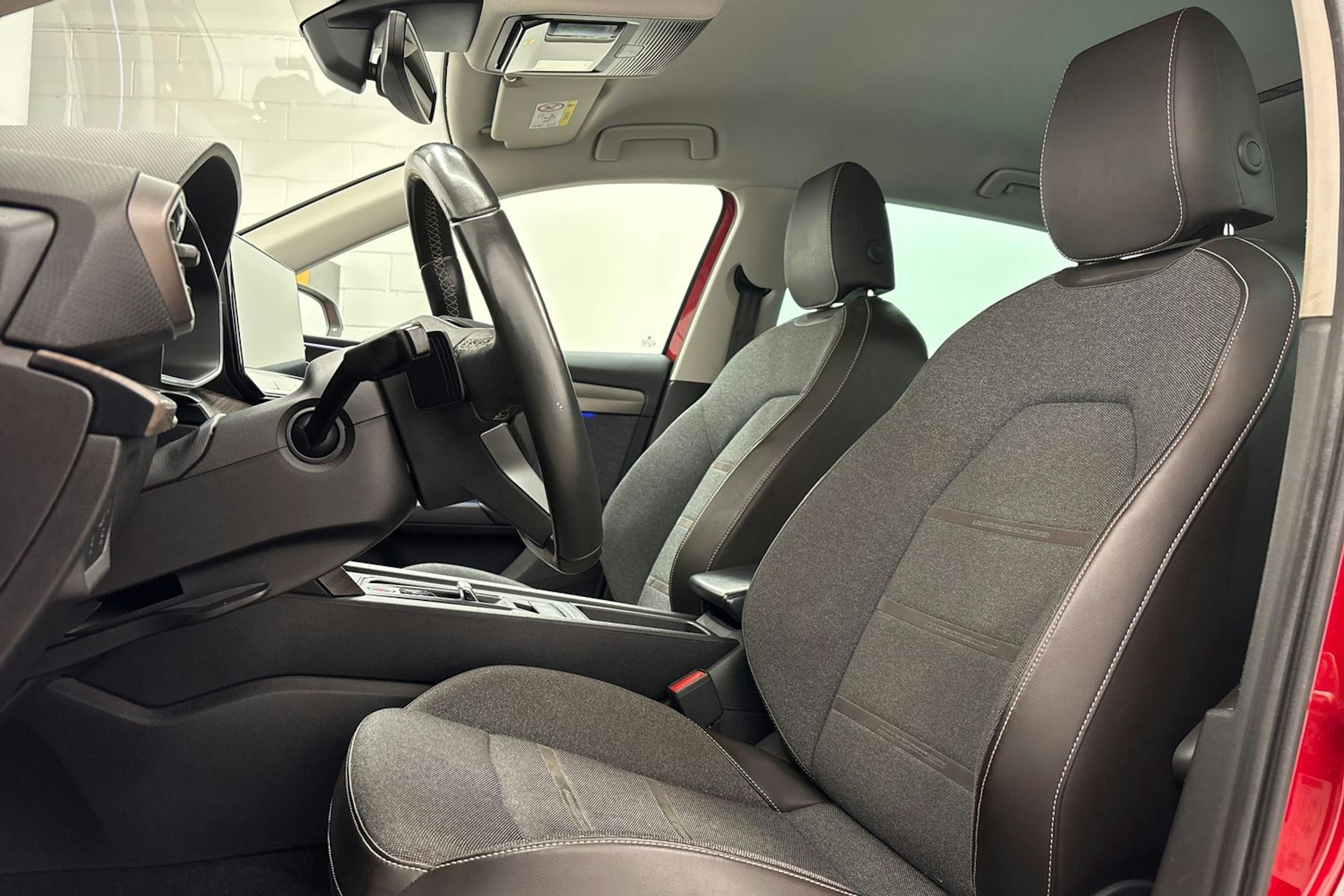 punainen SEAT Leon 2021 kuva 14.