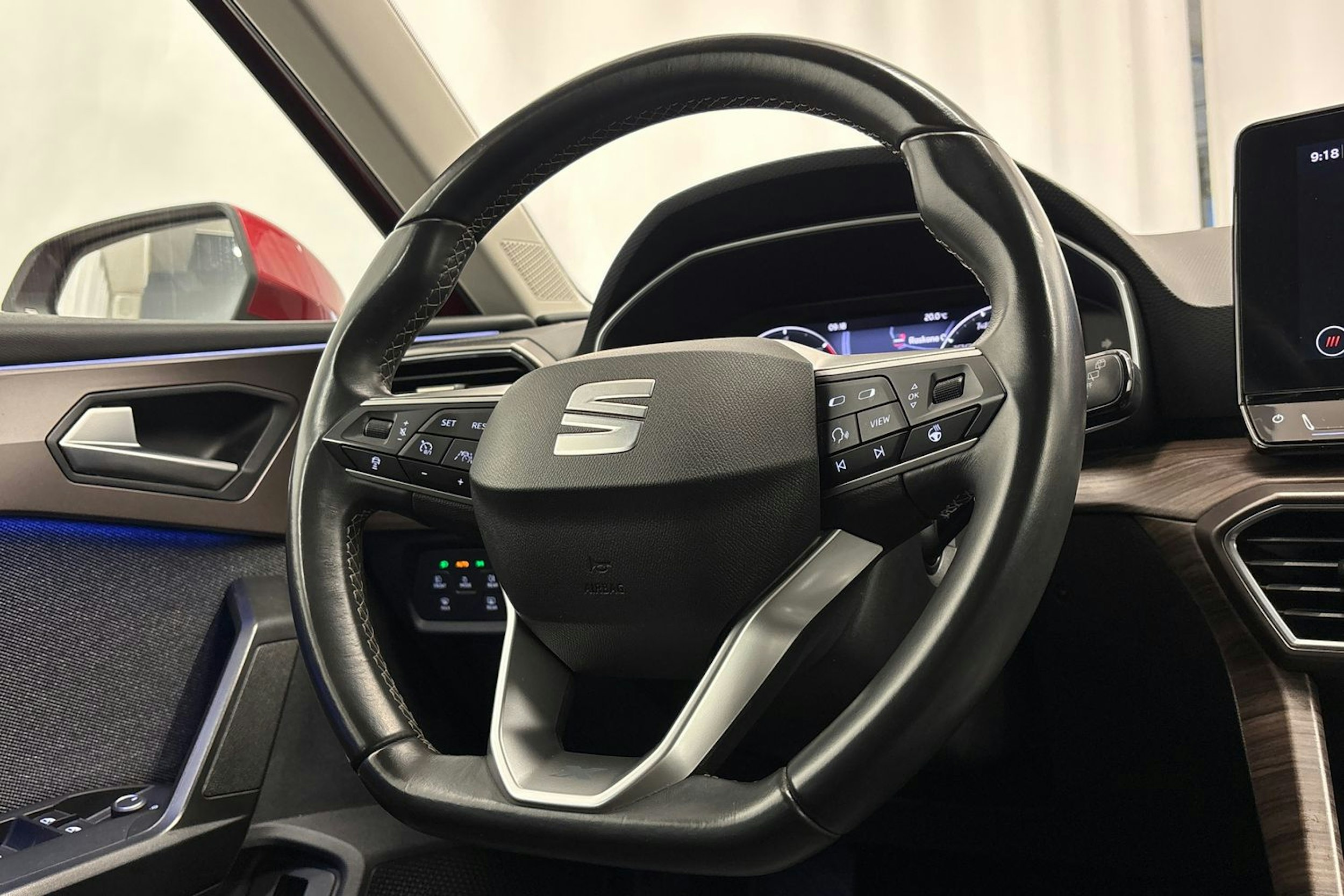 punainen SEAT Leon 2021 kuva 15.