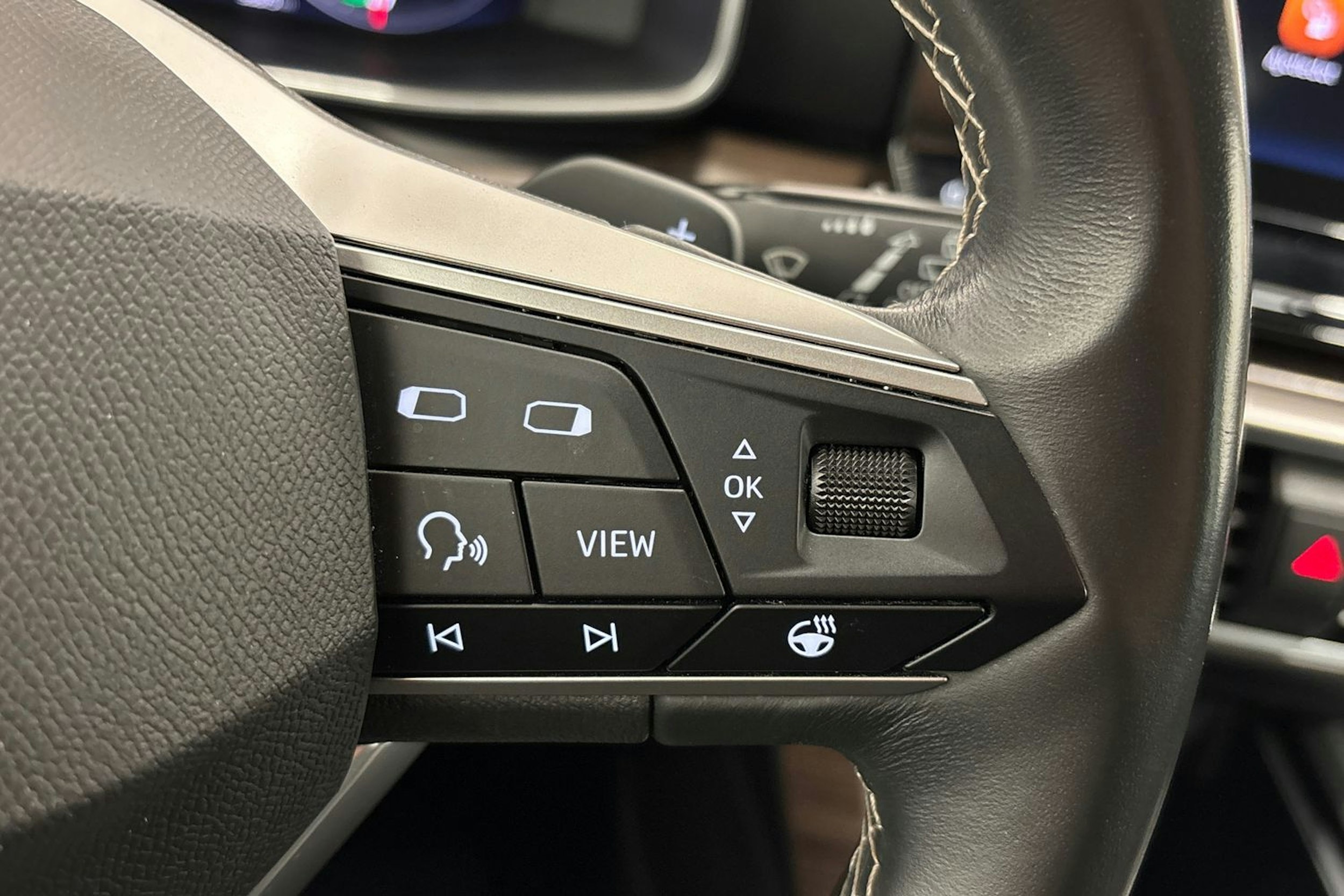 punainen SEAT Leon 2021 kuva 17.