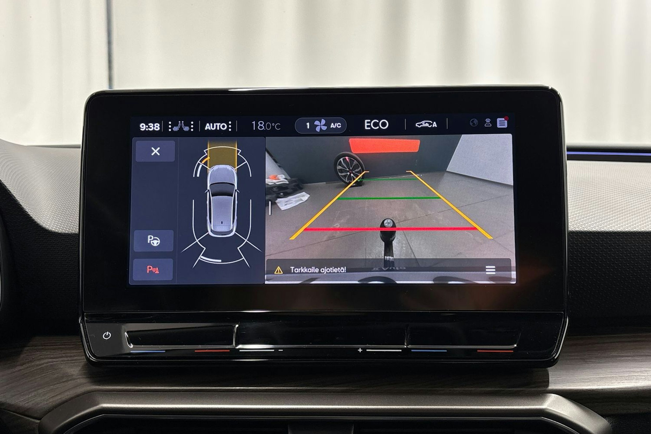 punainen SEAT Leon 2021 kuva 21.