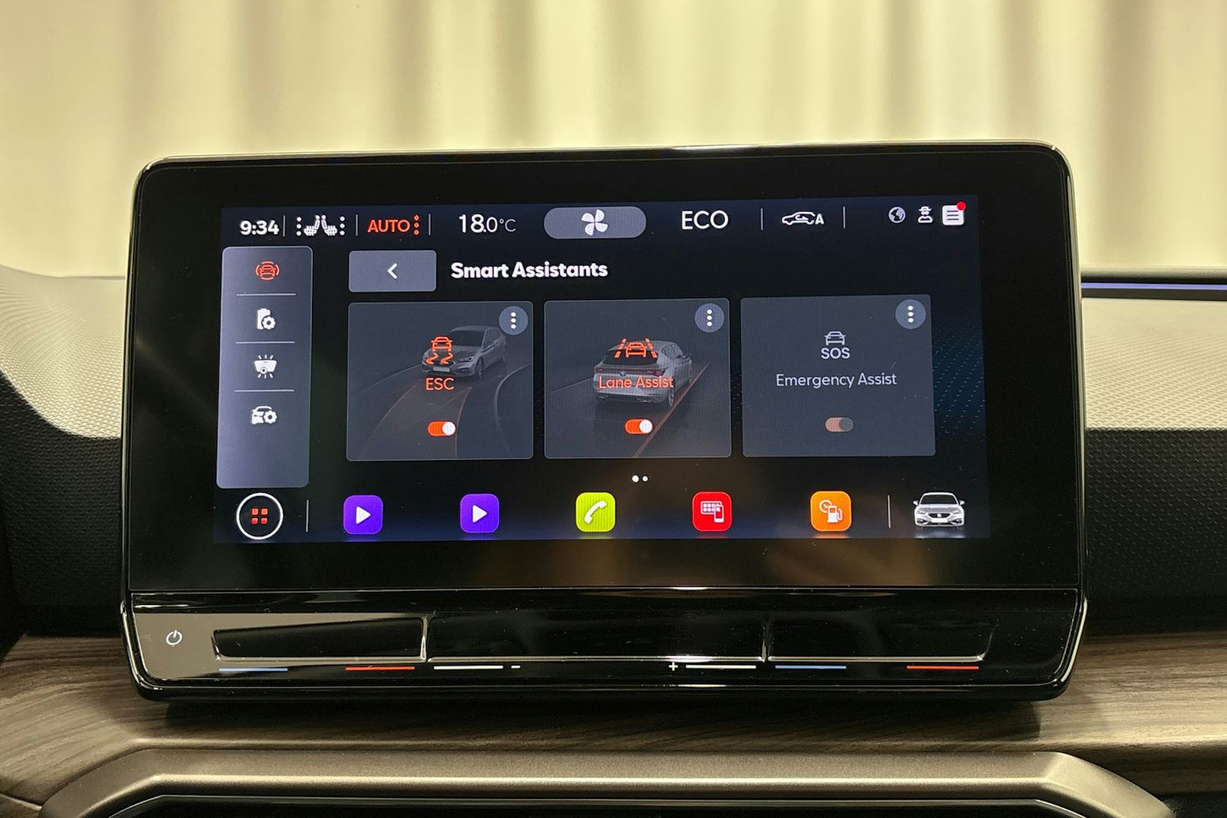 punainen SEAT Leon 2021 kuva 24.