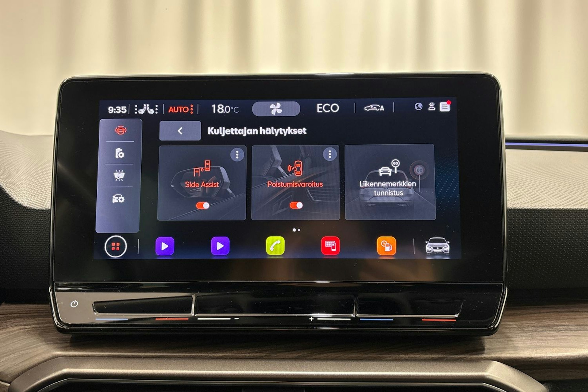 punainen SEAT Leon 2021 kuva 26.