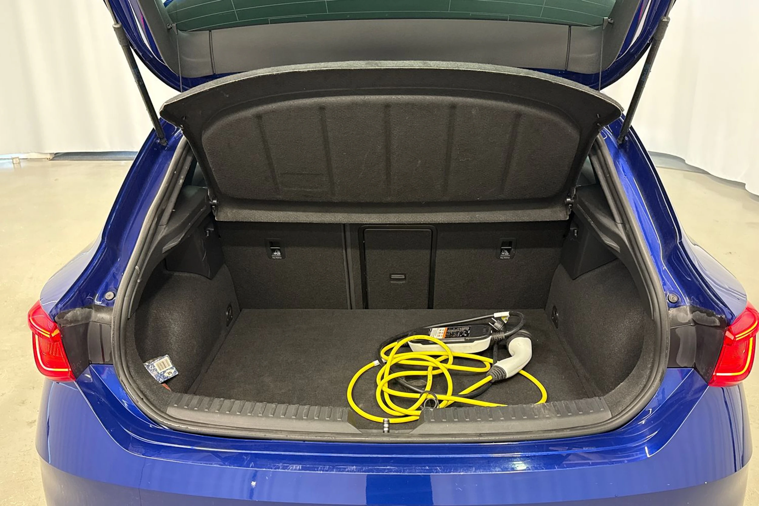 met. sininen SEAT Leon 2021 kuva 17.