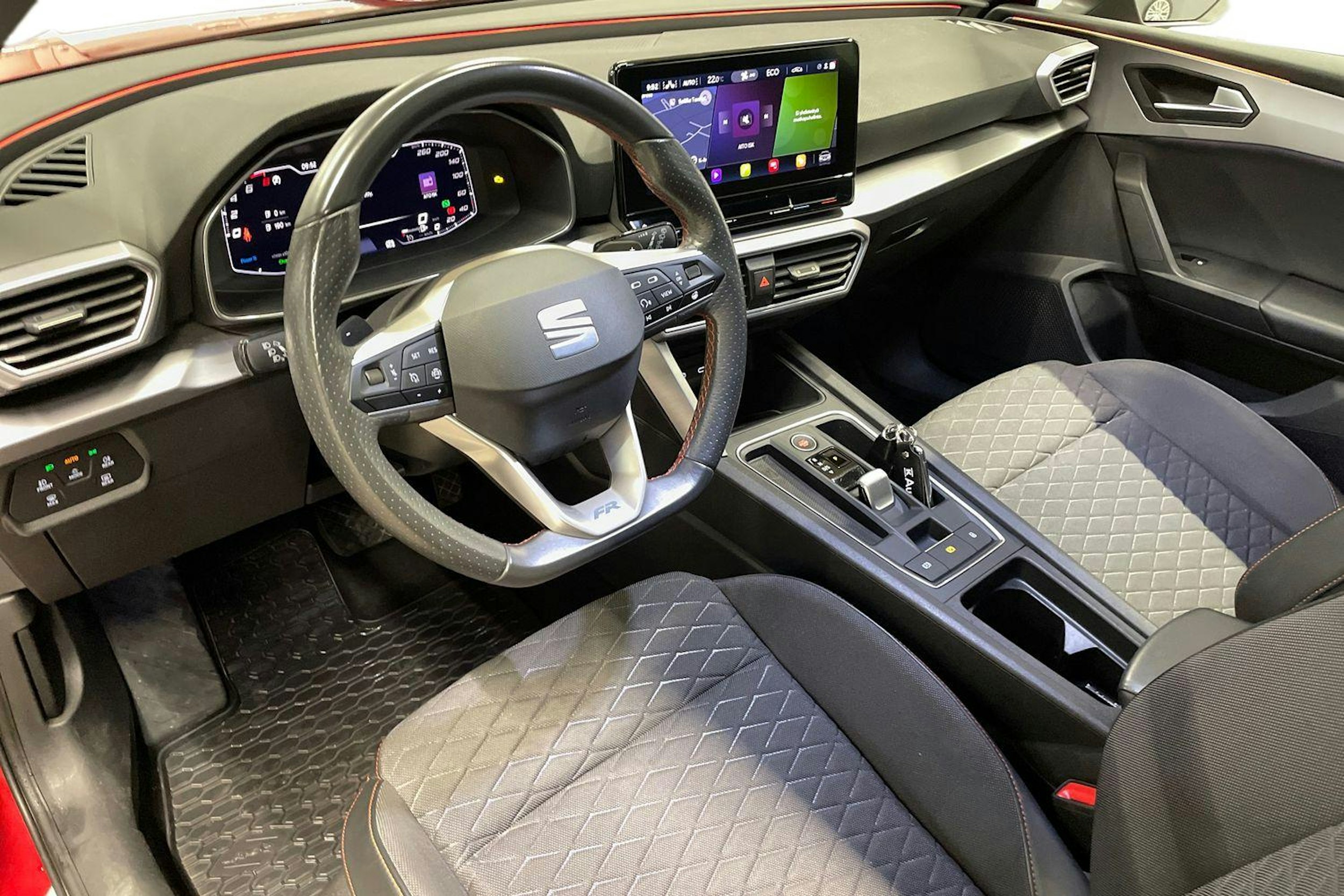 punainen SEAT Leon 2021 kuva 7.