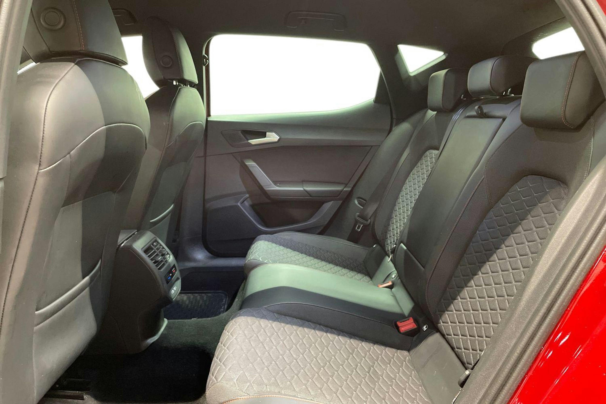 punainen SEAT Leon 2021 kuva 10.