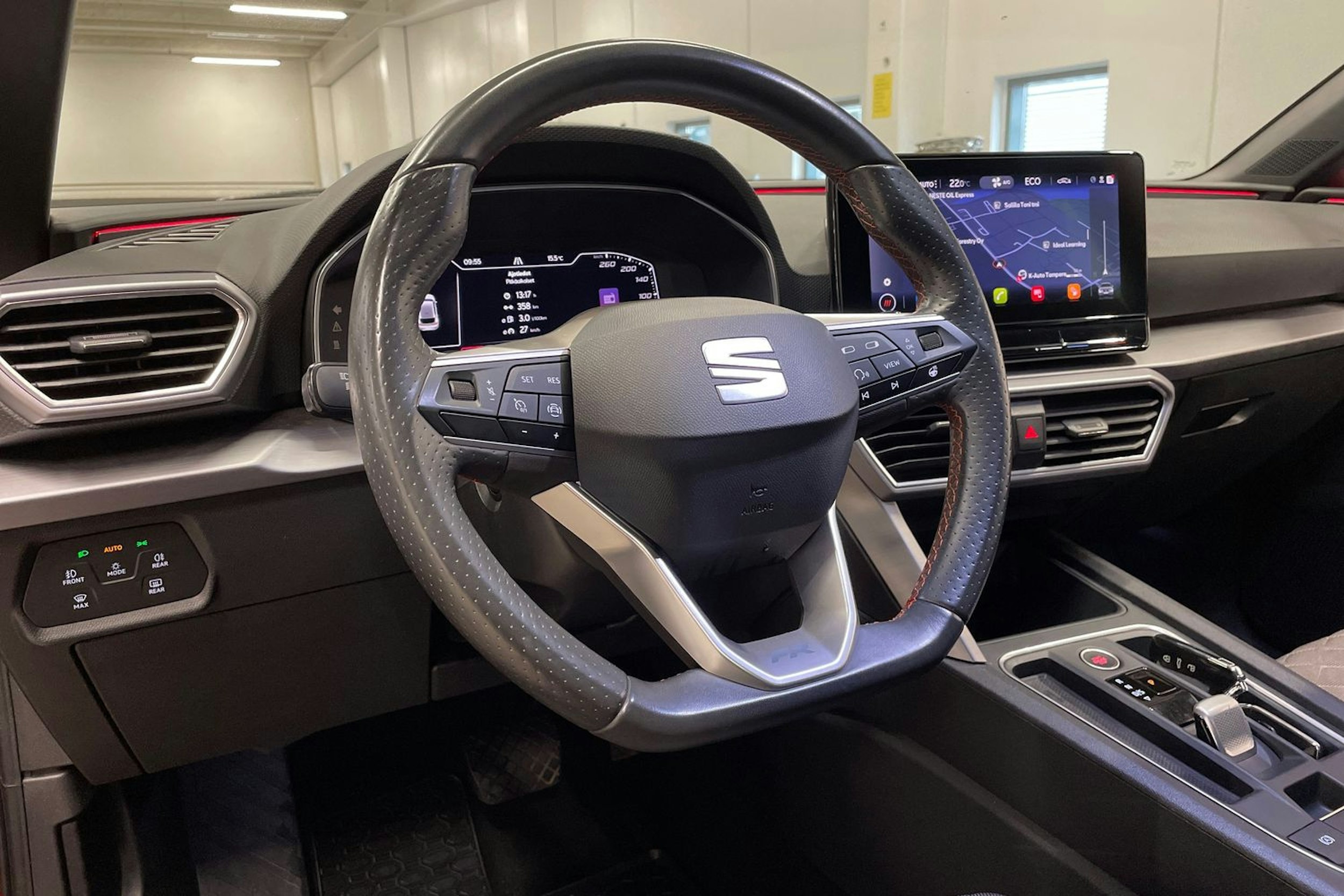 punainen SEAT Leon 2021 kuva 28.