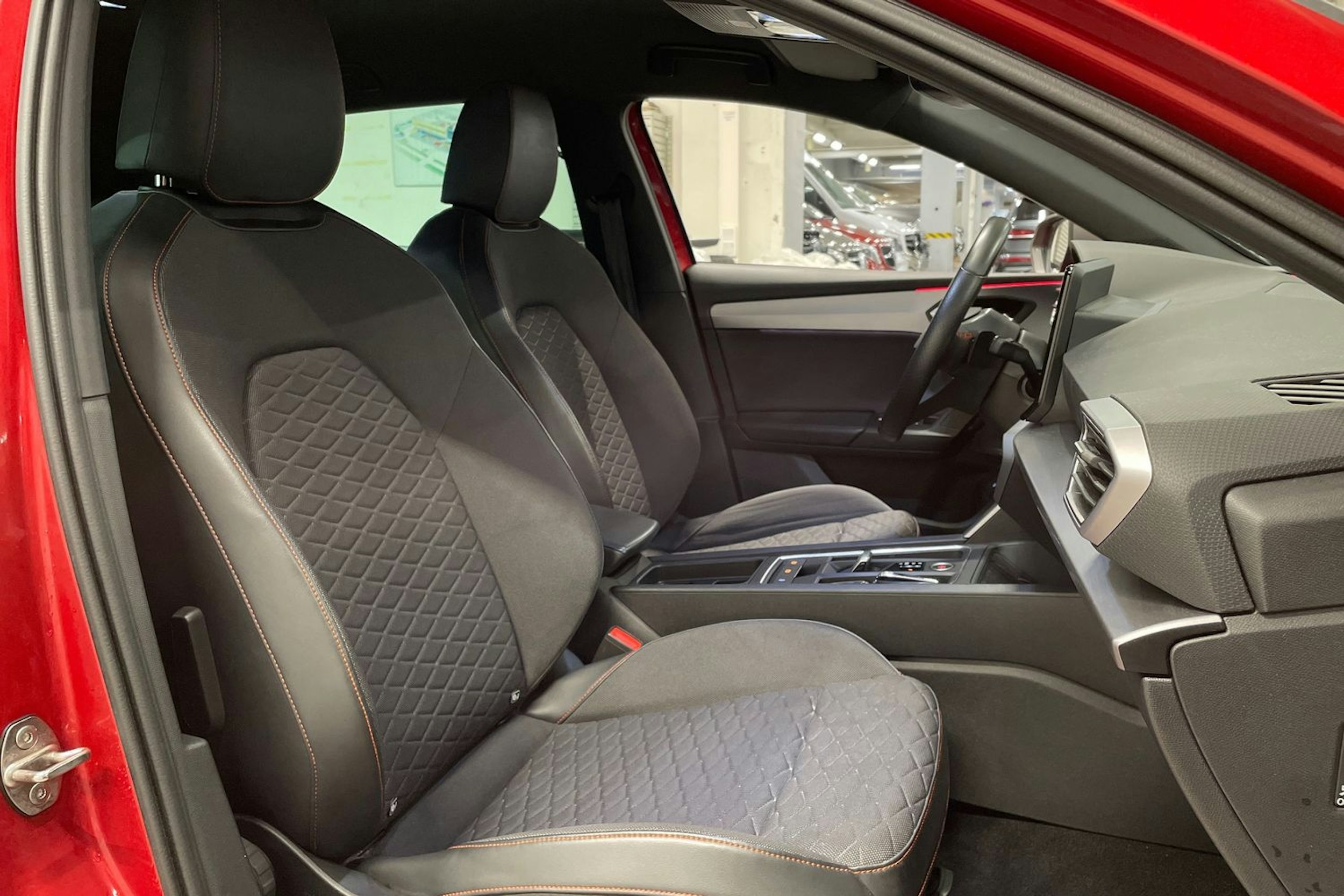 punainen SEAT Leon 2021 kuva 29.