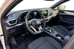 Valkoinen SEAT LEON 2021 kuva 3.