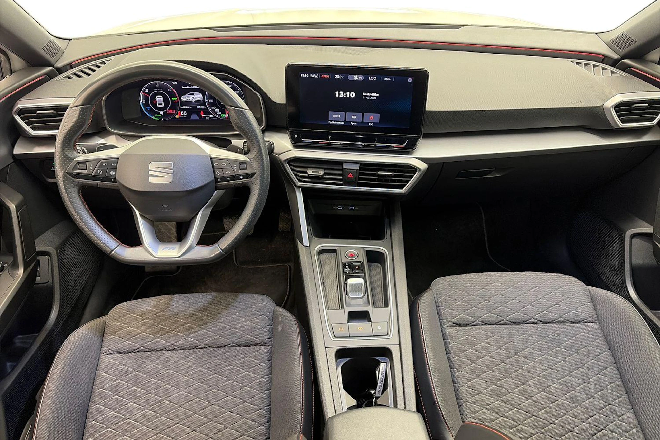 Valkoinen SEAT LEON 2021 kuva 7.