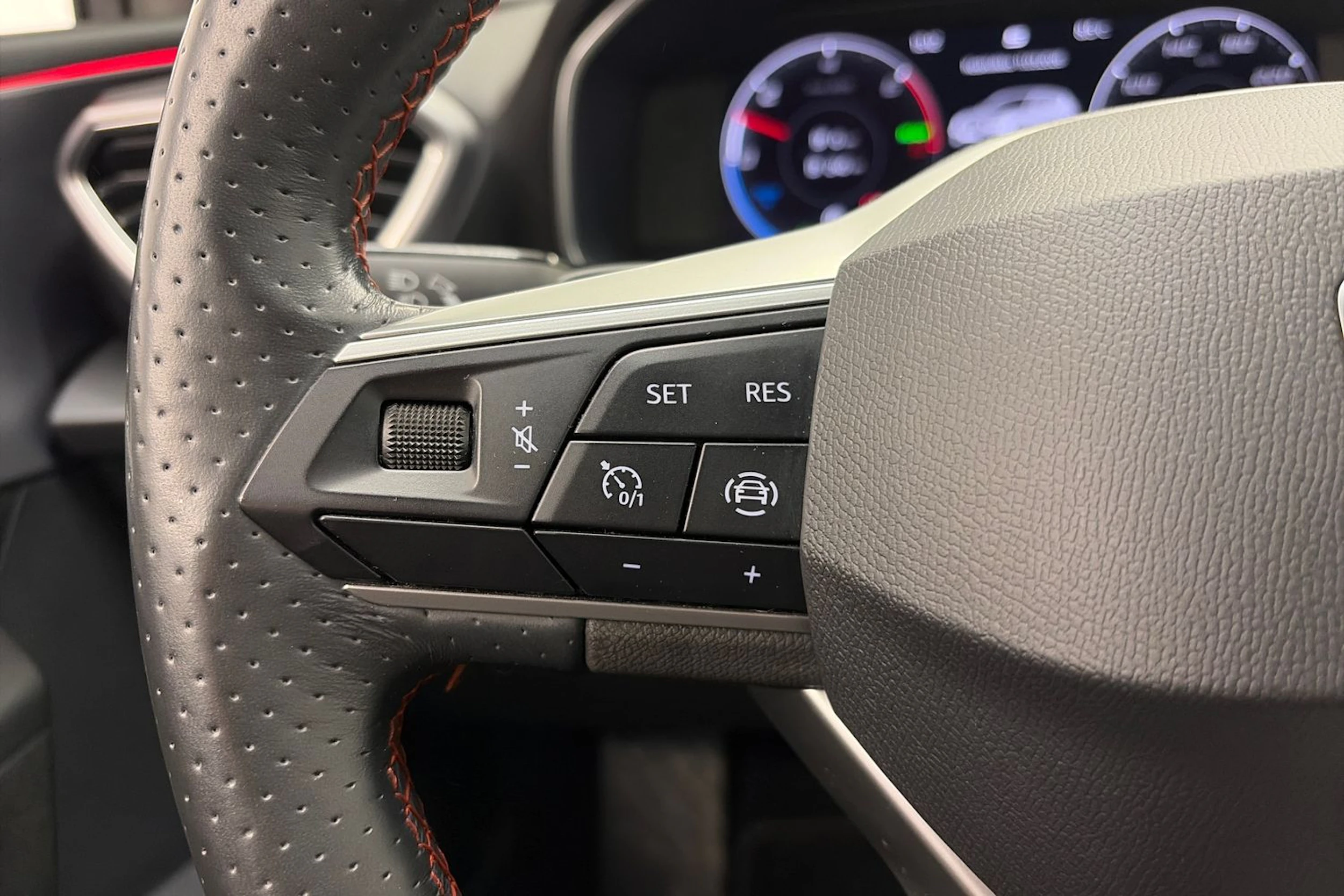 Valkoinen SEAT LEON 2021 kuva 14.