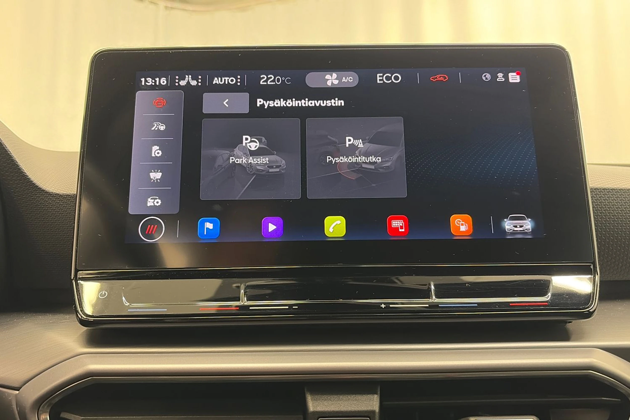 Valkoinen SEAT LEON 2021 kuva 20.