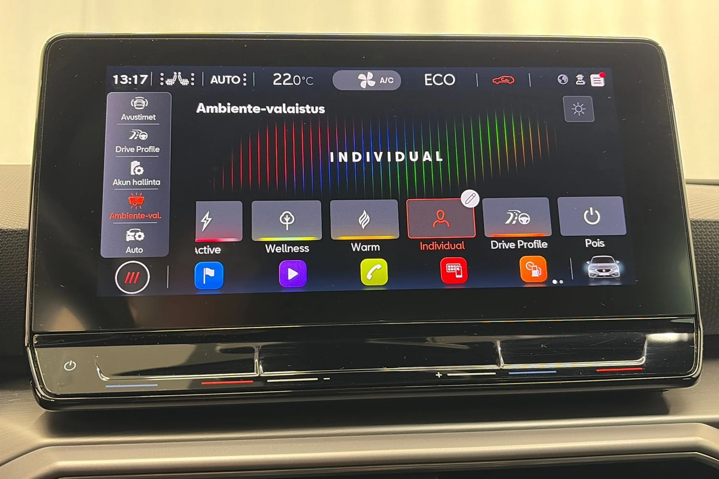 Valkoinen SEAT LEON 2021 kuva 24.