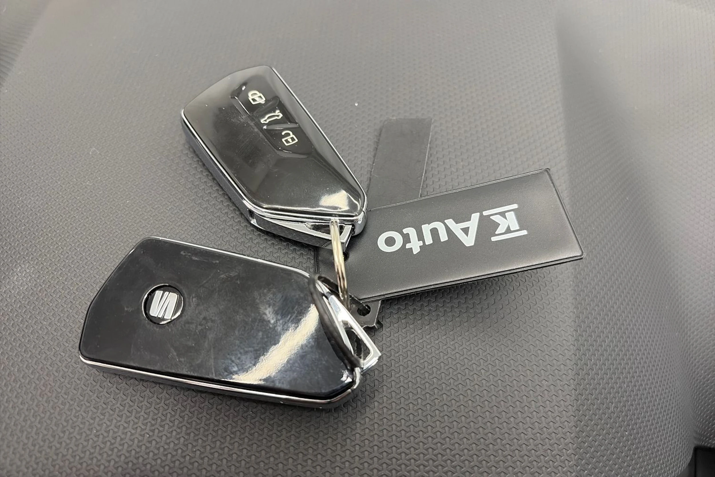 Valkoinen SEAT LEON 2021 kuva 25.