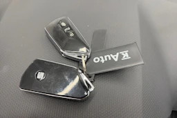 Valkoinen SEAT LEON 2021 kuva 25.