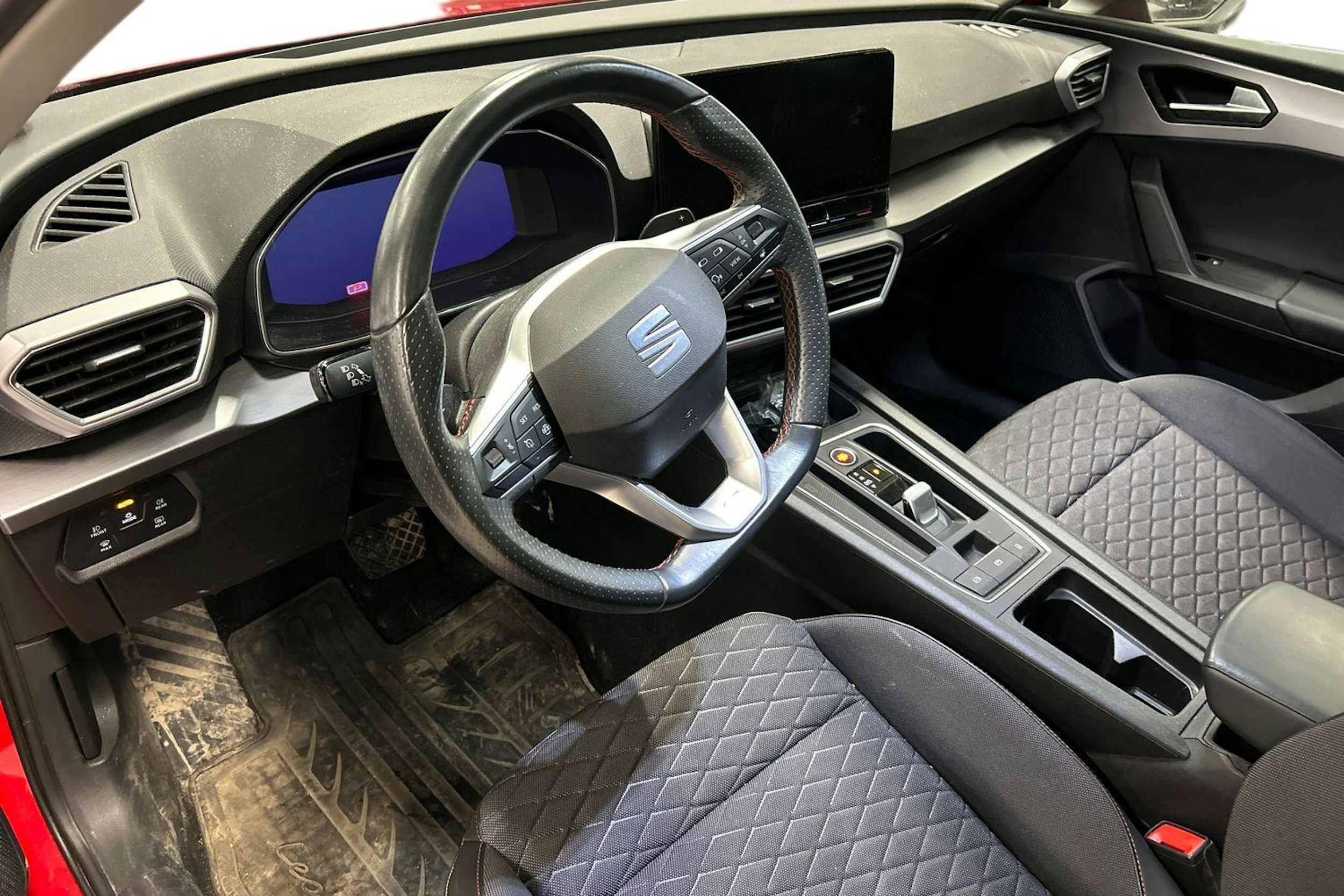 punainen SEAT Leon 2021 kuva 3.