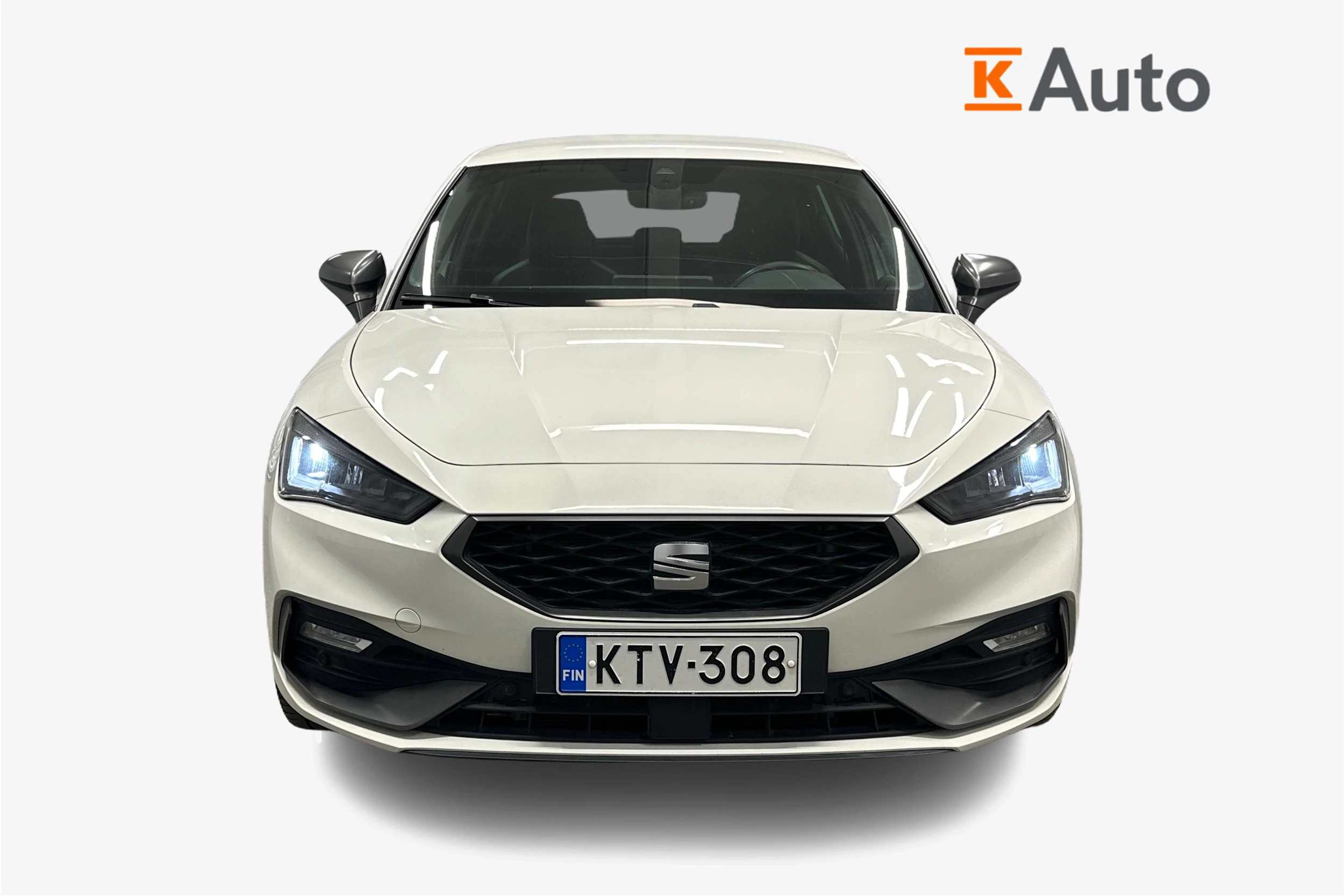 Valkoinen SEAT LEON 2021 kuva 4.