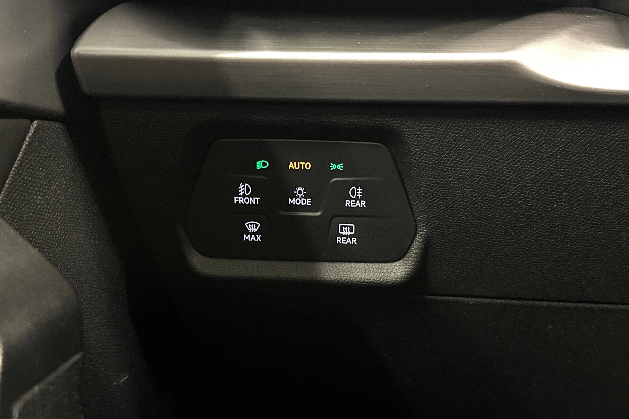 Valkoinen SEAT LEON 2021 kuva 14.