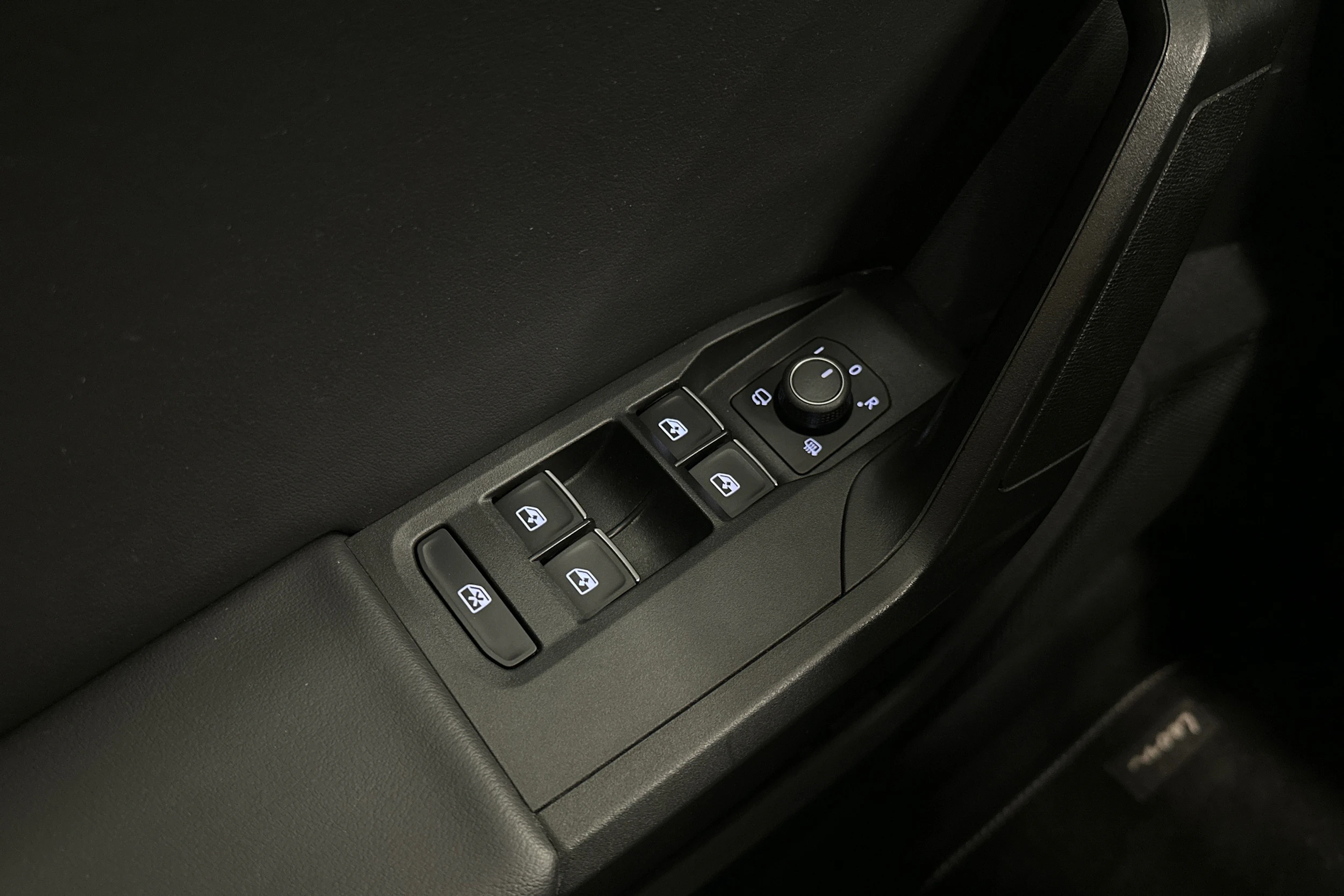 Valkoinen SEAT LEON 2021 kuva 15.