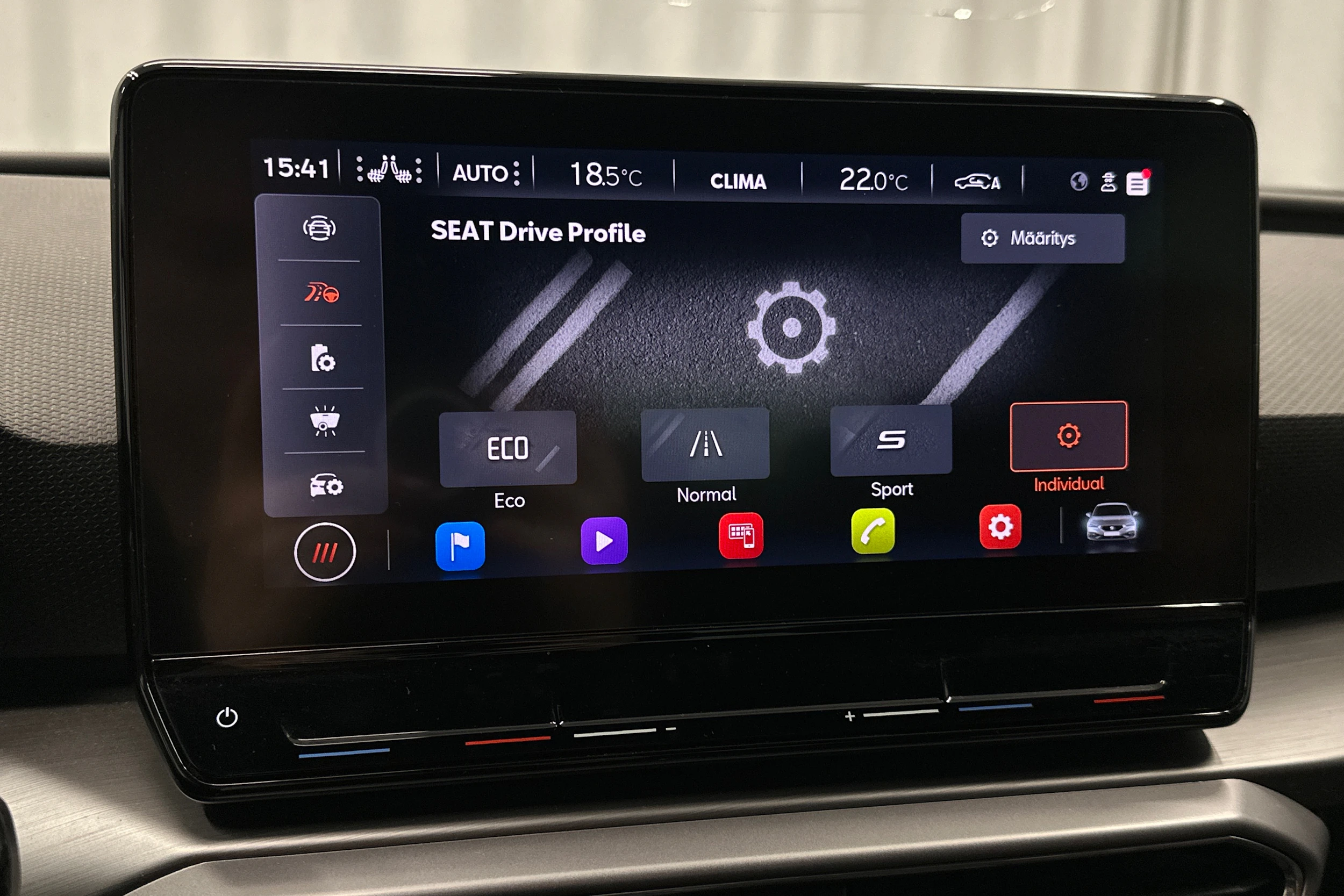 Valkoinen SEAT LEON 2021 kuva 25.