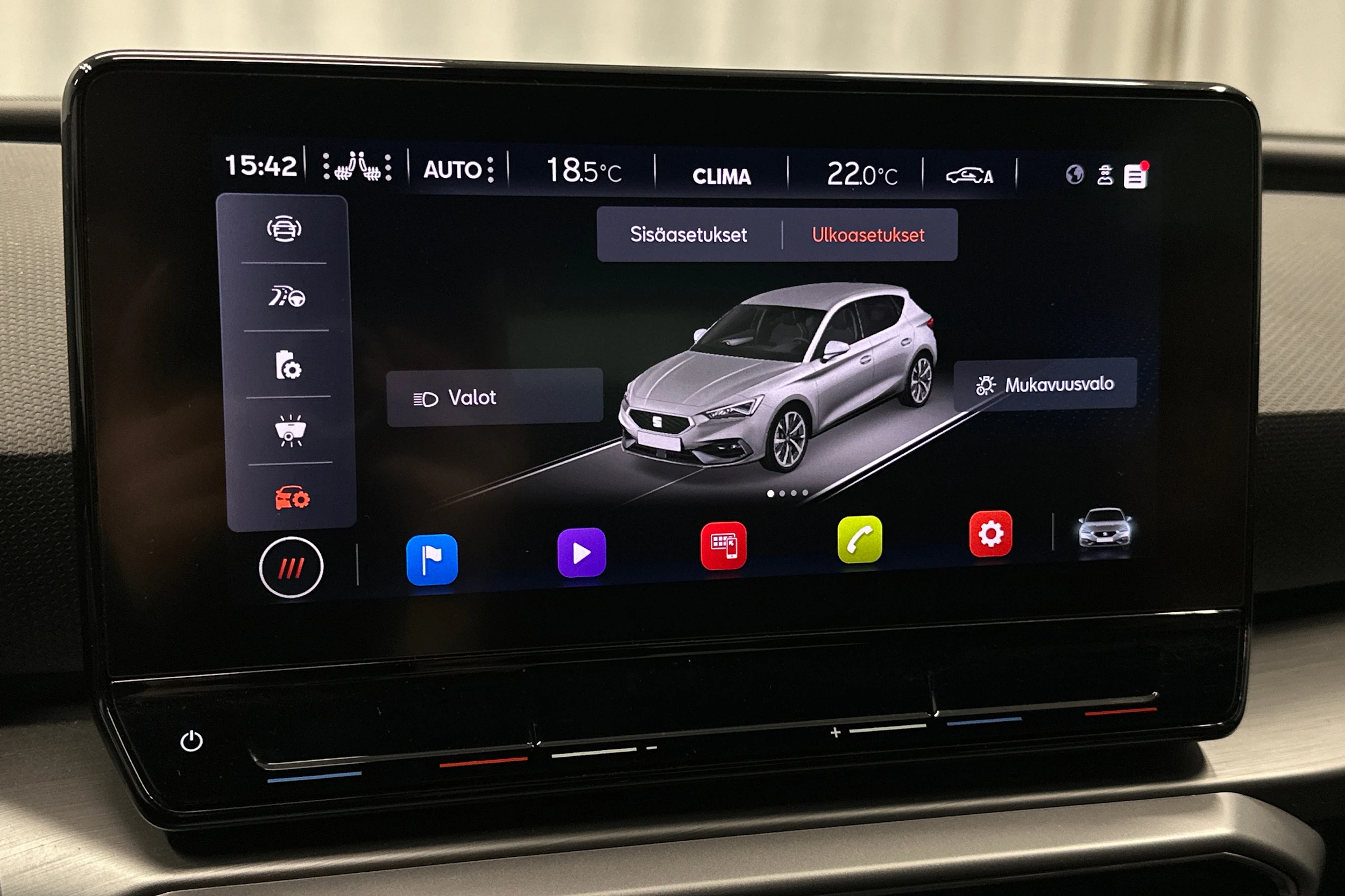 Valkoinen SEAT LEON 2021 kuva 28.