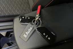 Valkoinen SEAT LEON 2021 kuva 36.