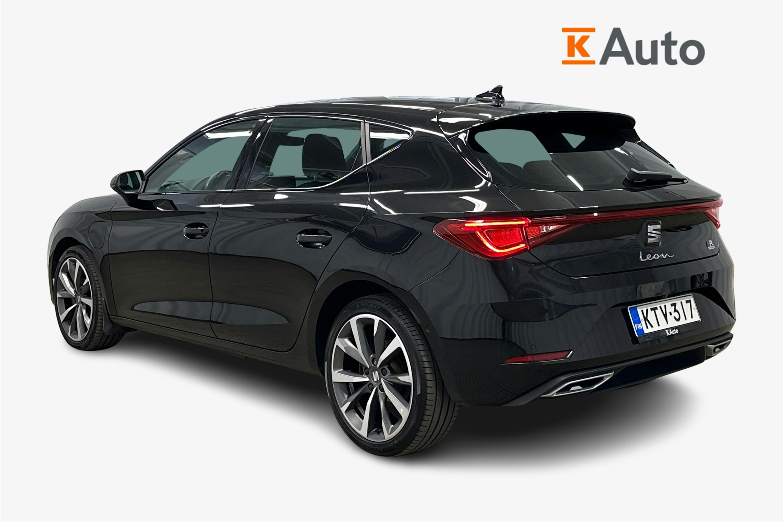 musta SEAT Leon 2021 kuva 2.