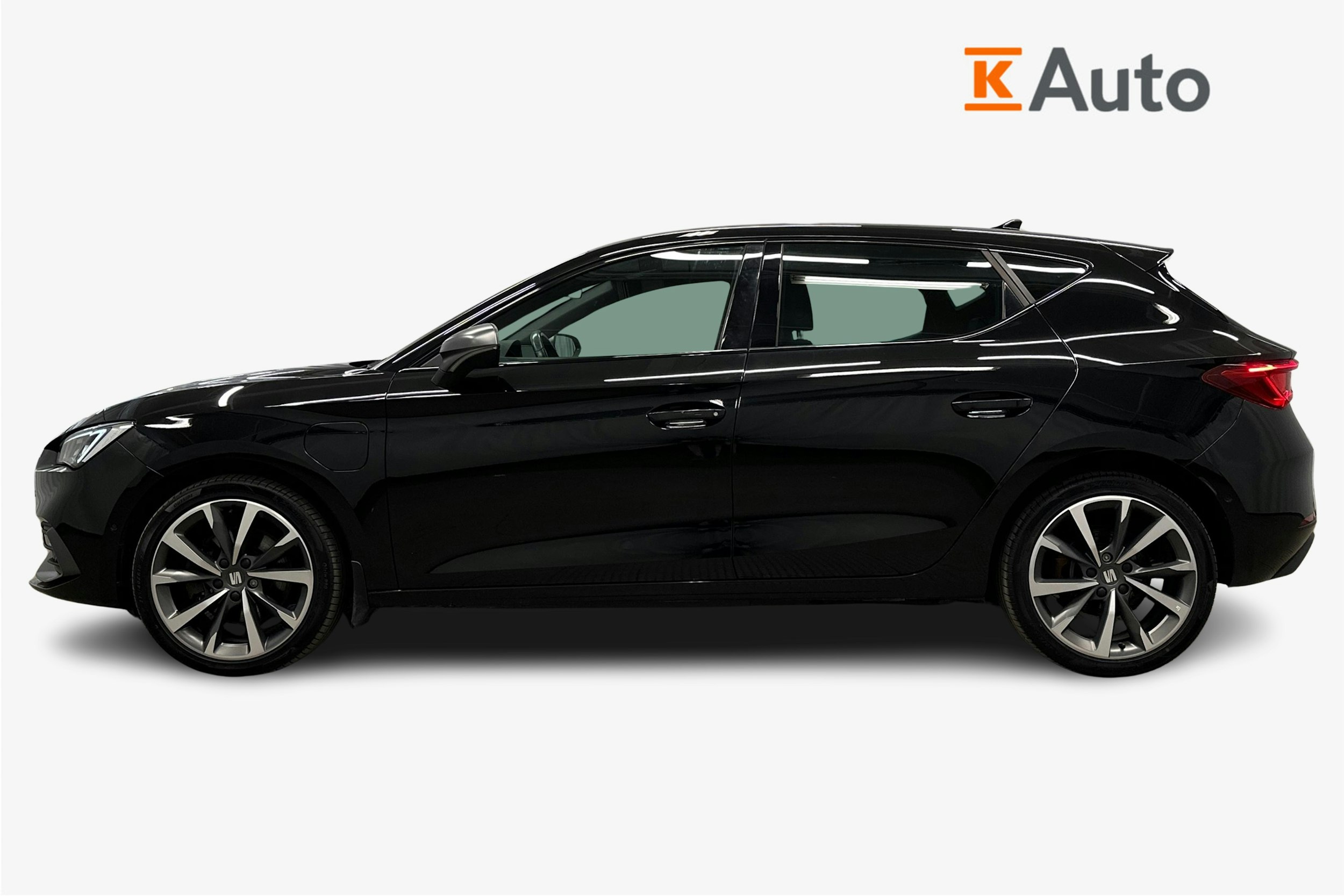 musta SEAT Leon 2021 kuva 6.