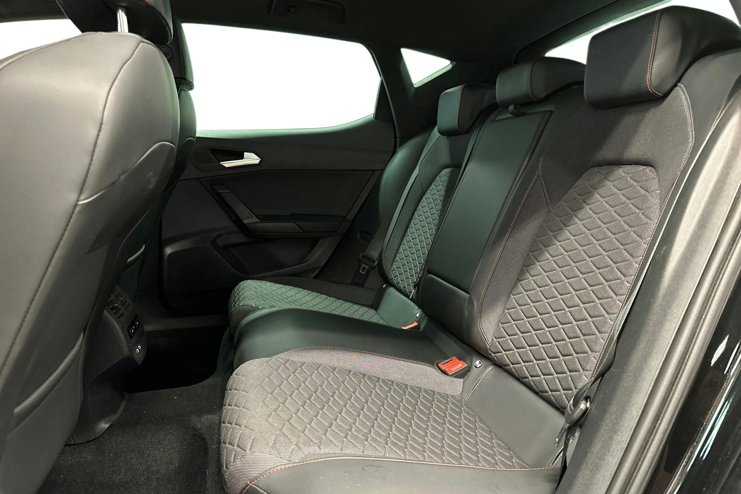 musta SEAT Leon 2021 kuva 10.