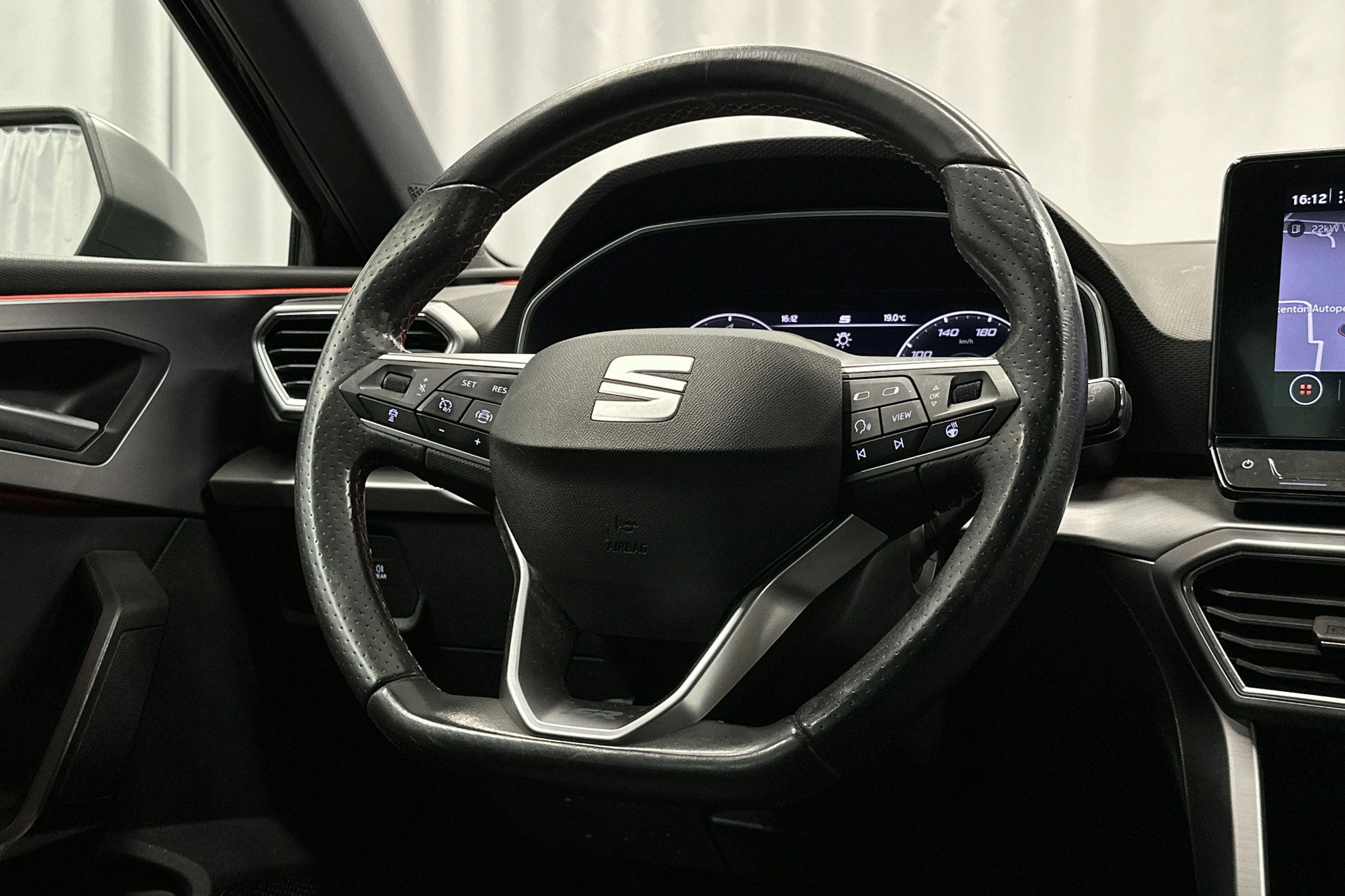 musta SEAT Leon 2021 kuva 17.
