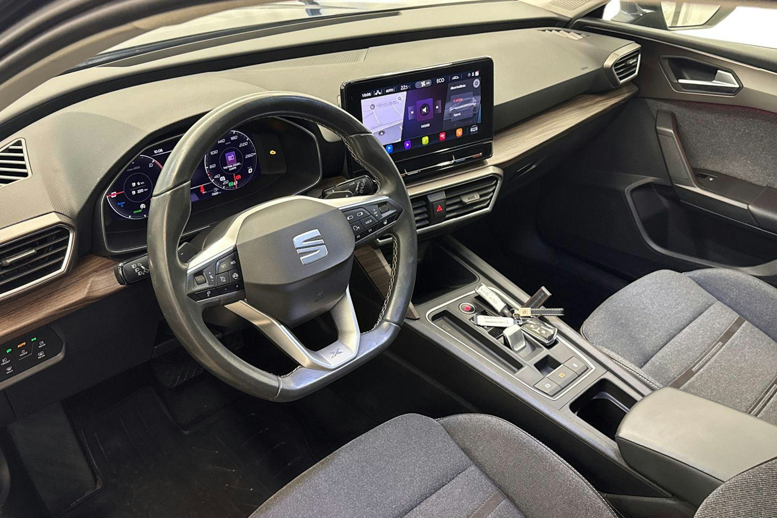 harmaa SEAT Leon 2021 kuva 7.