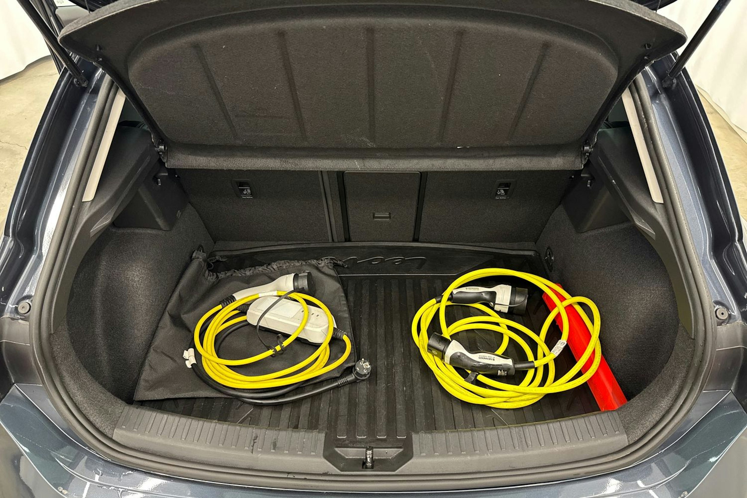 harmaa SEAT Leon 2021 kuva 16.