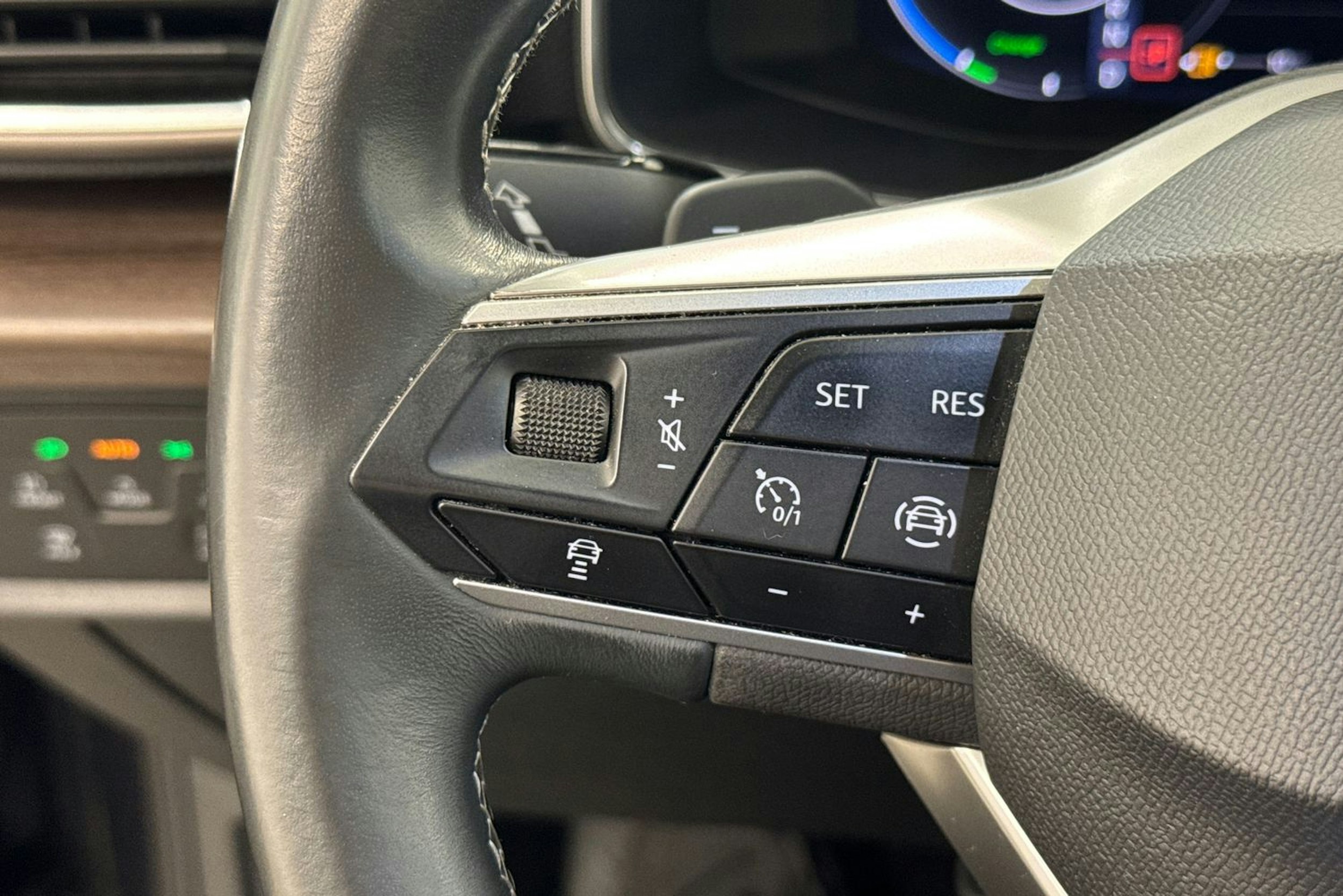 harmaa SEAT Leon 2021 kuva 25.