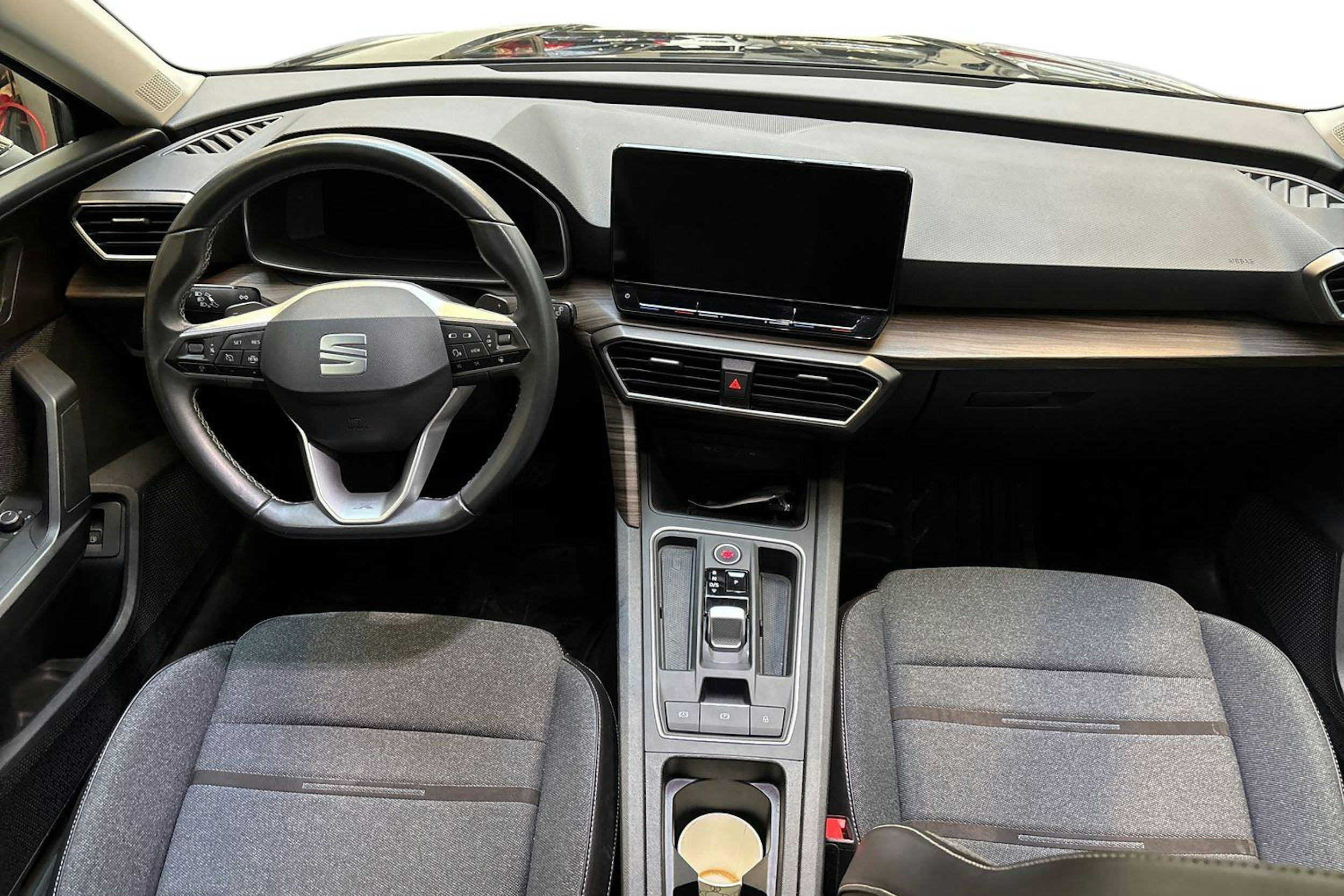 musta SEAT Leon 2021 kuva 7.