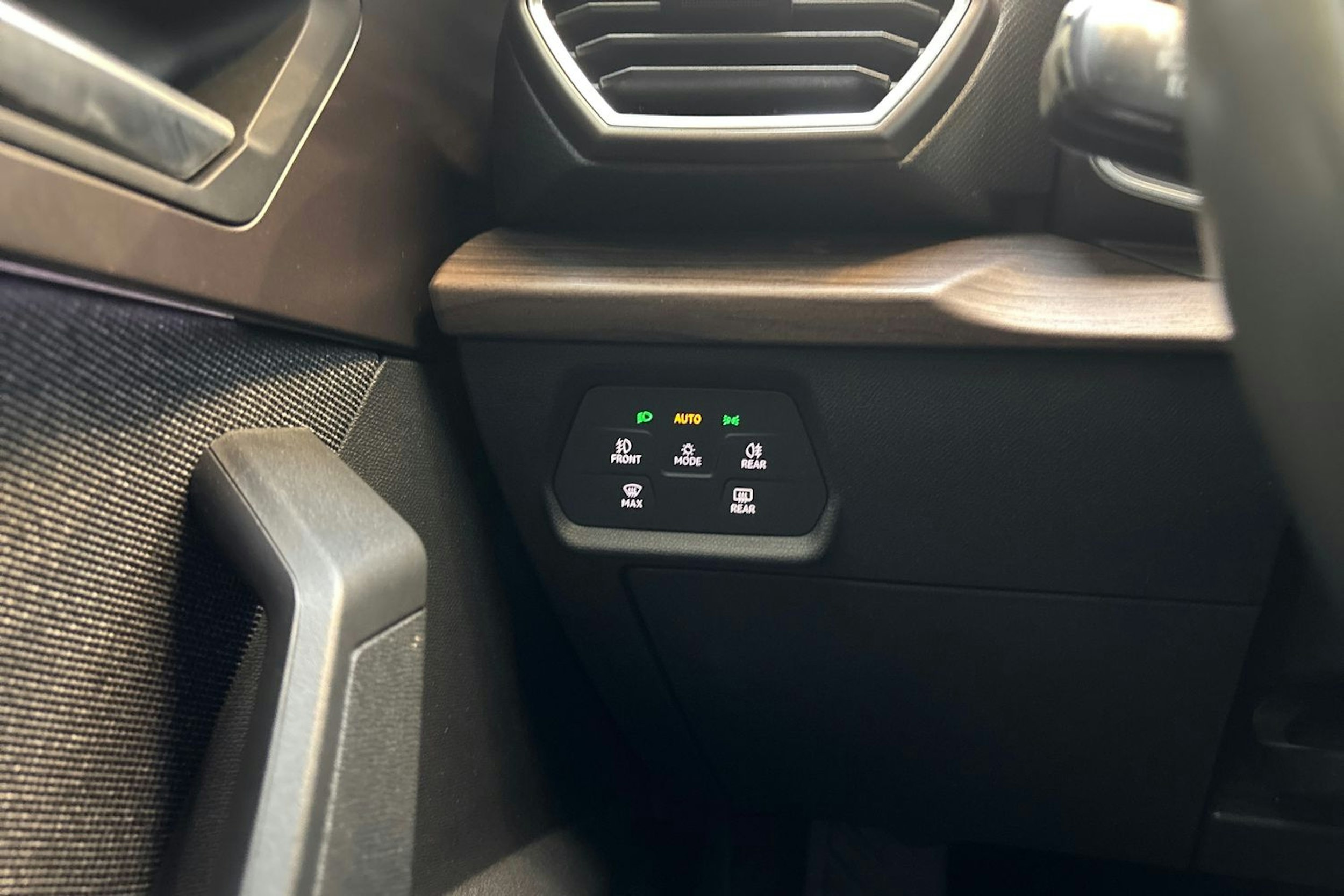 musta SEAT Leon 2021 kuva 14.