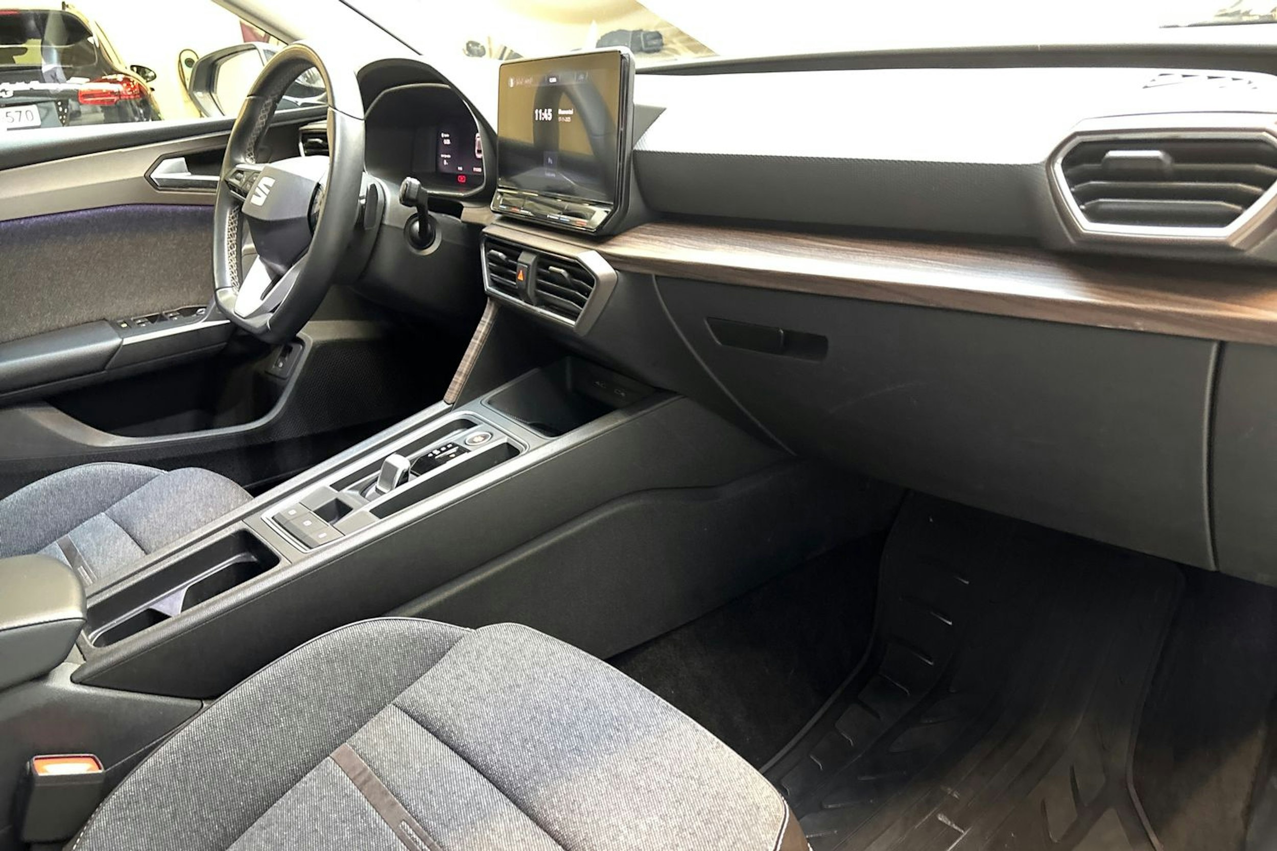 musta SEAT Leon 2021 kuva 21.